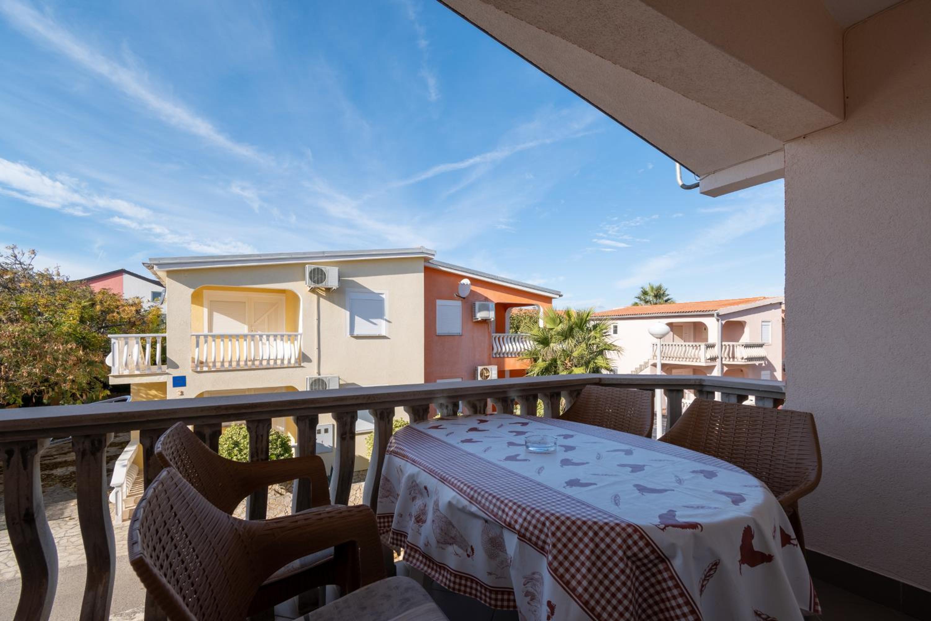 Apartments with parking space Vir - 20177