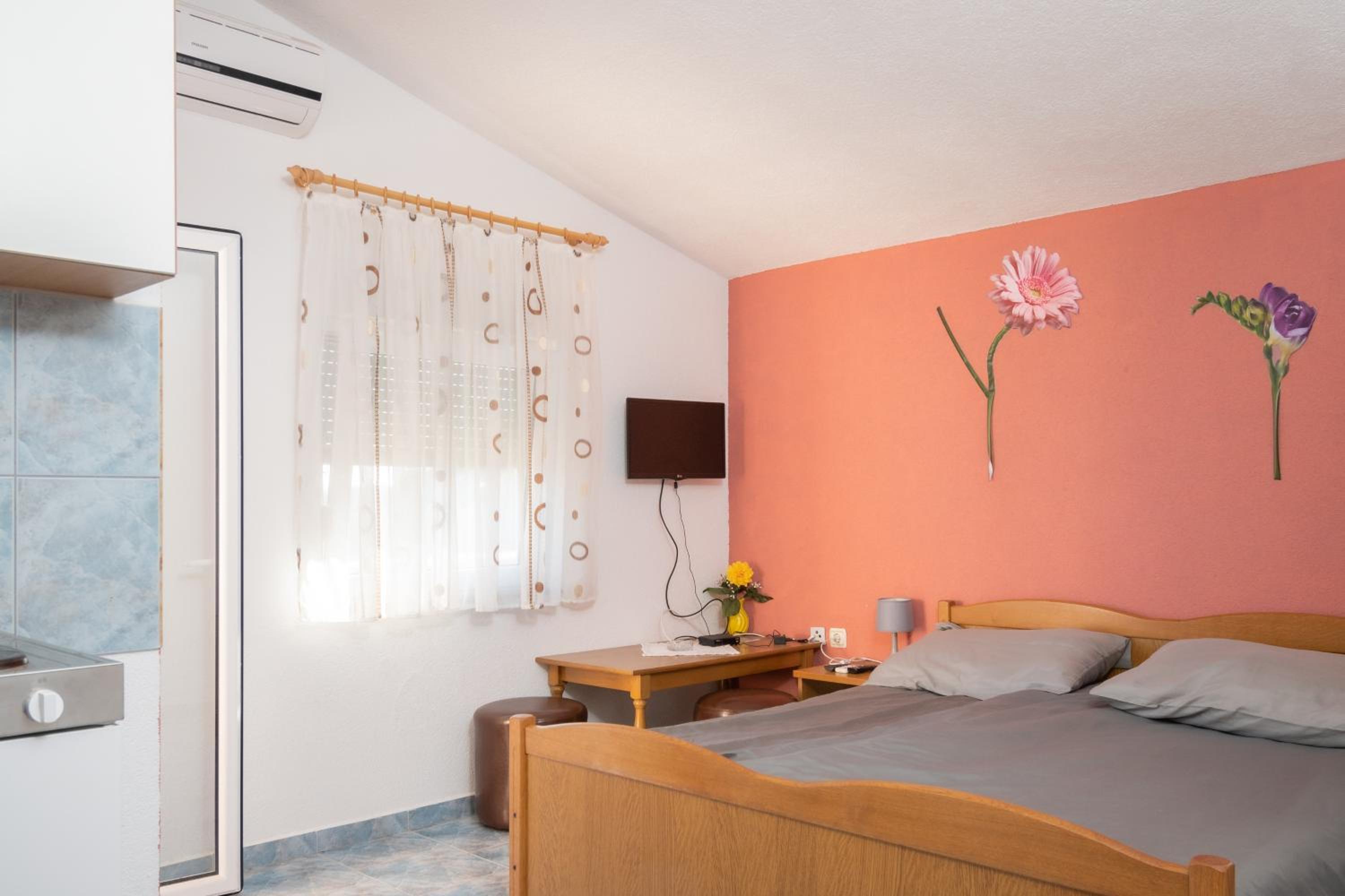 Apartments with parking space Vir - 20177 photo 3