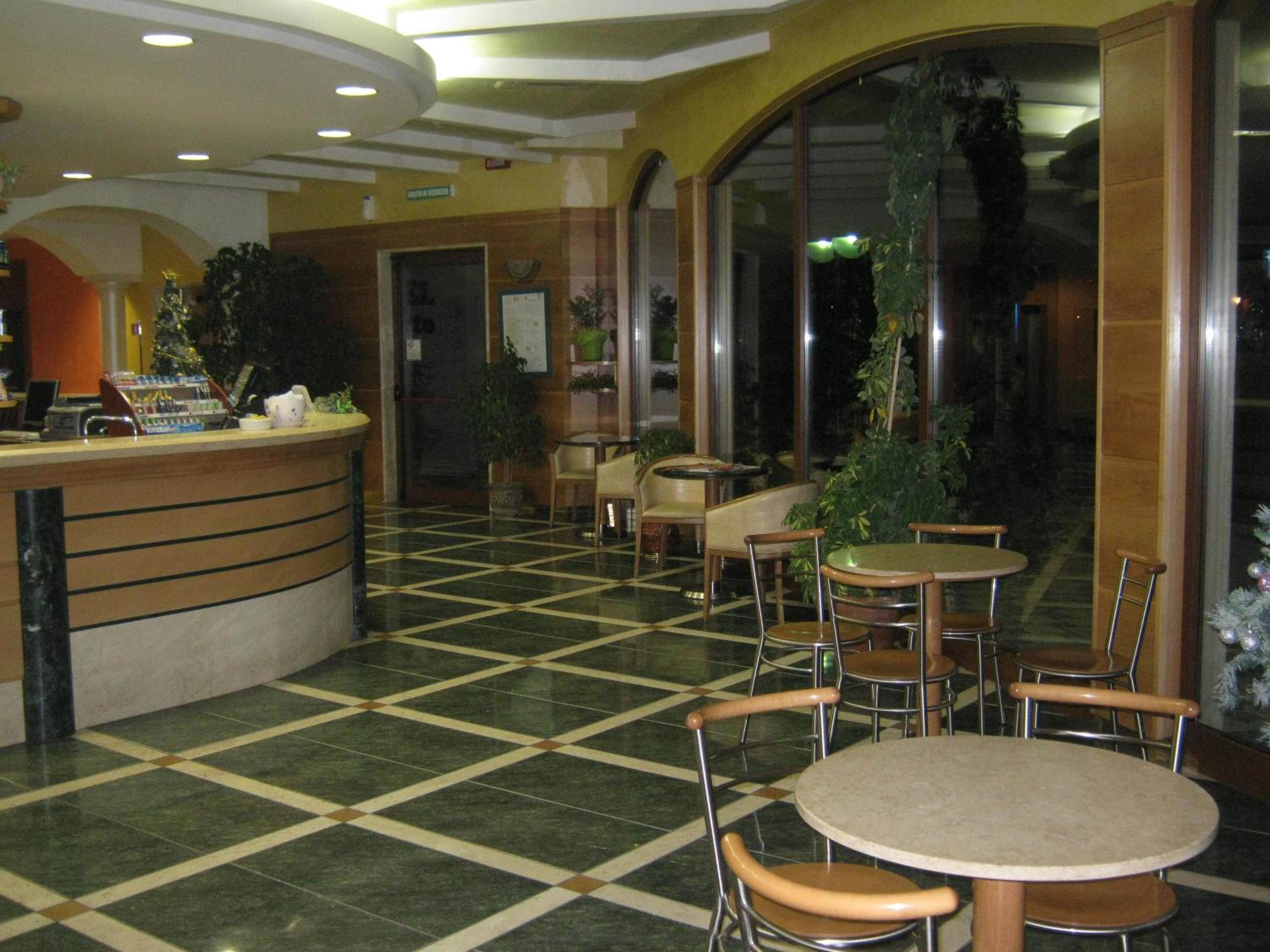 Lobby & Reception