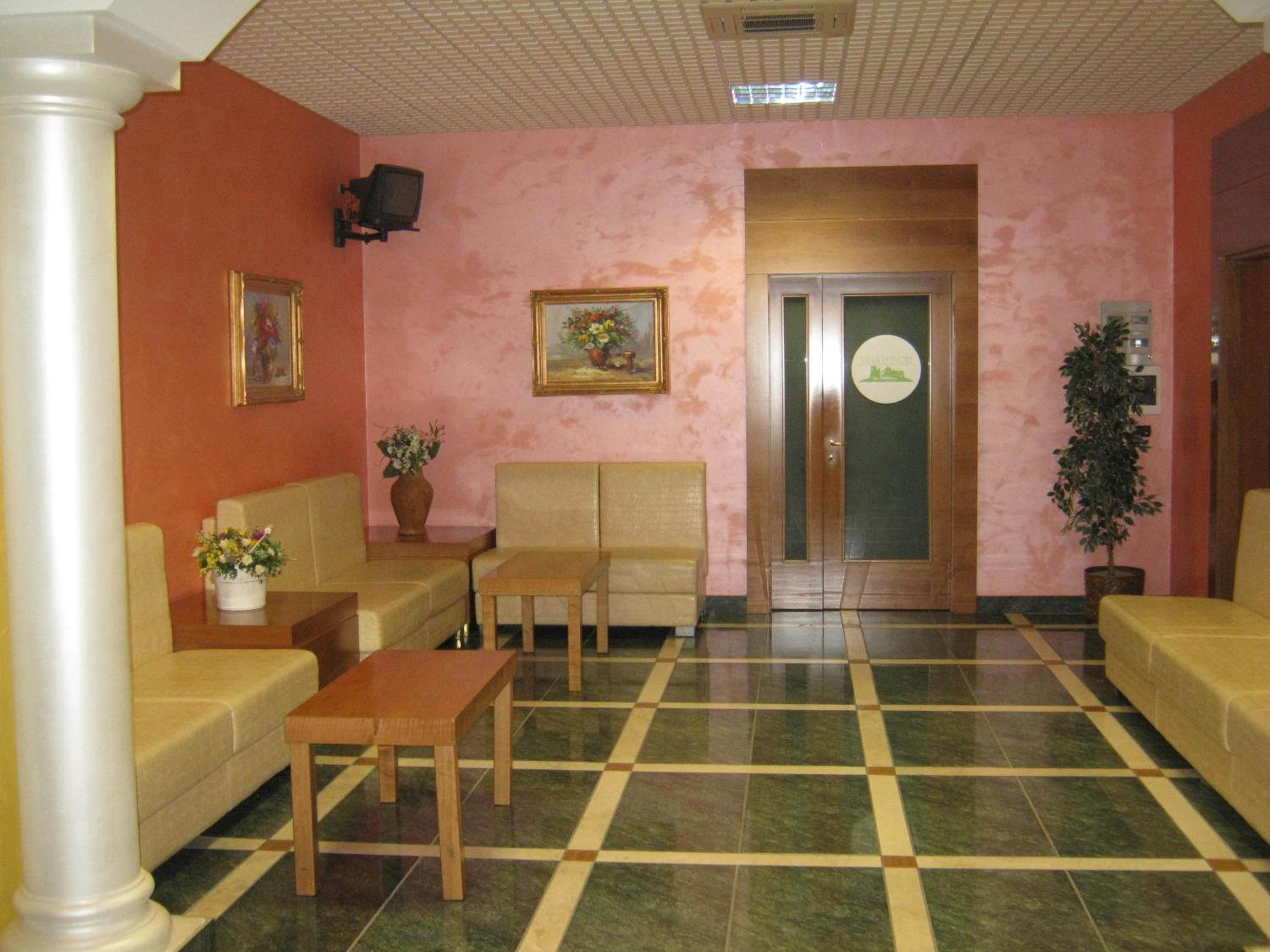 Lobby & Reception