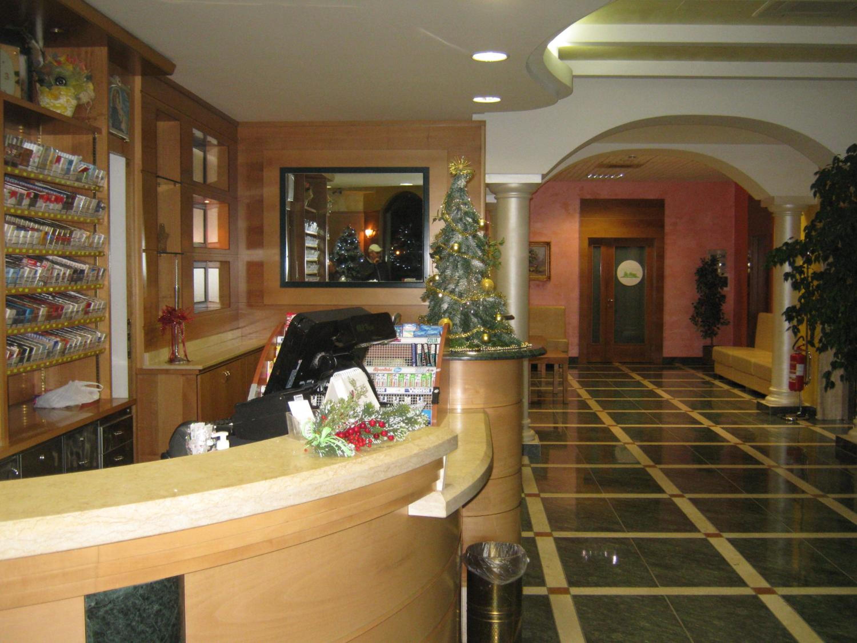 Lobby & Reception