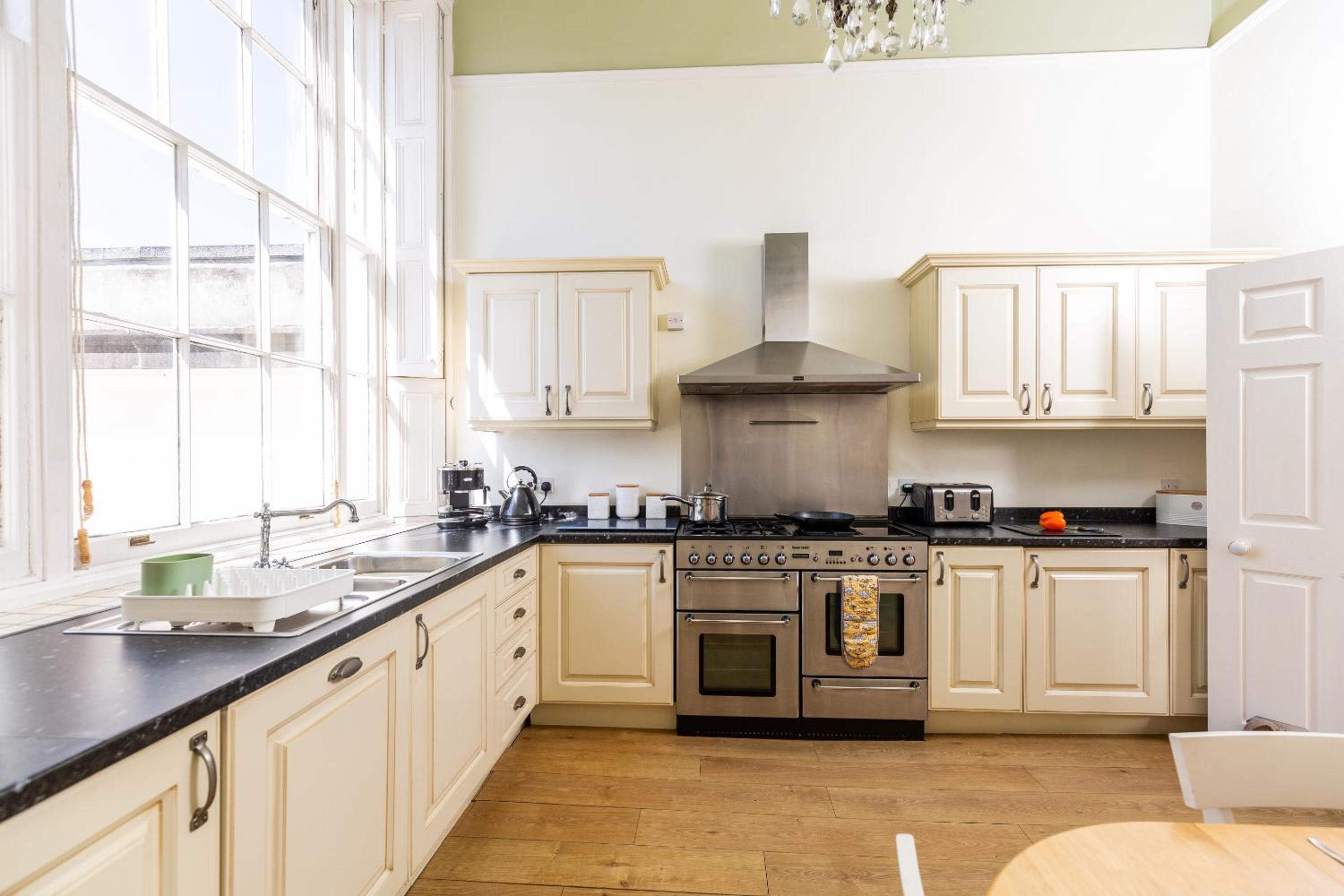 21 Montpellier House - By Luxury Apartments view 5