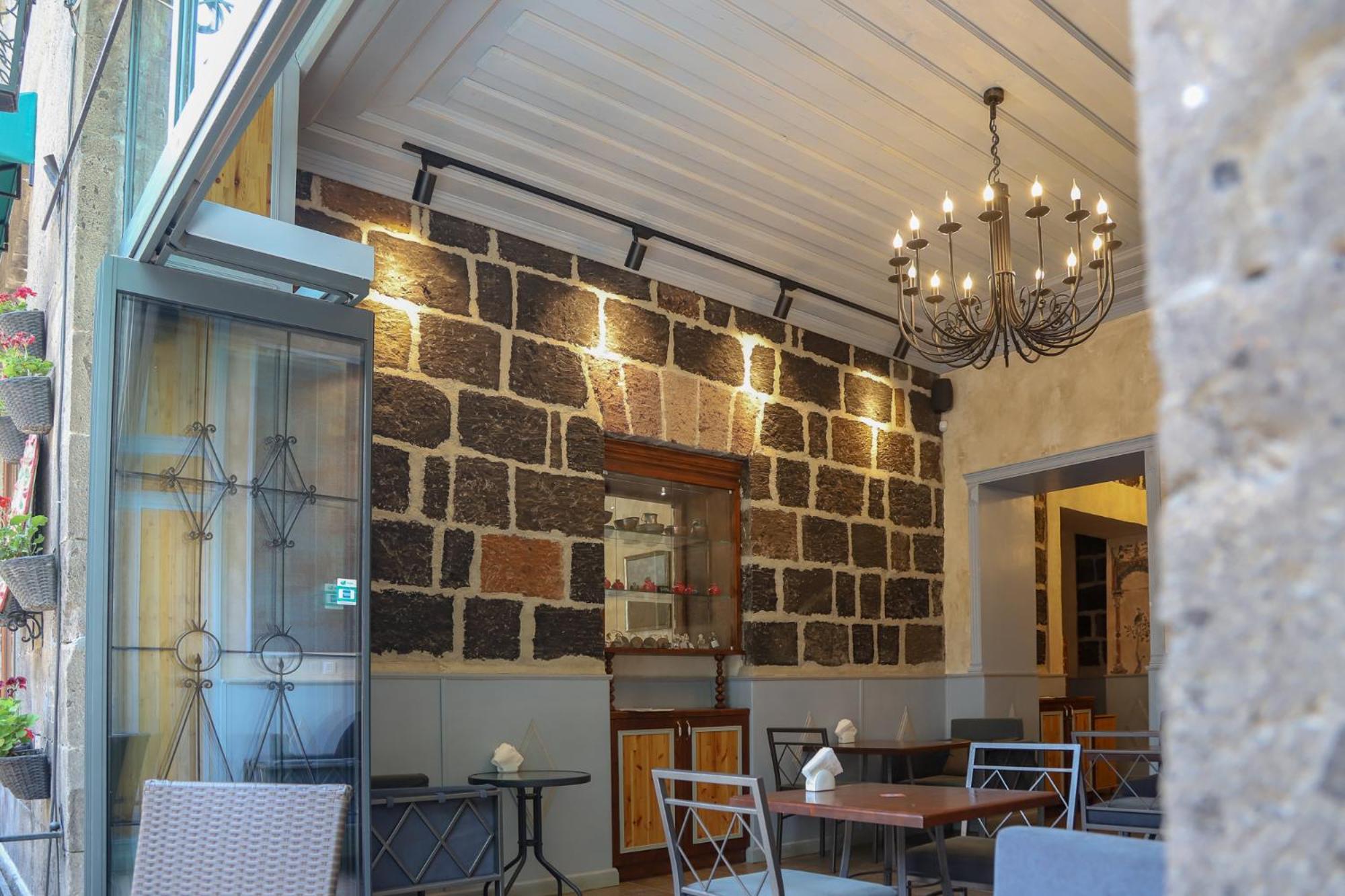Nur Guest House