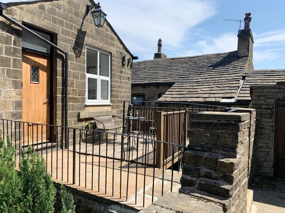 Artist Hideaway Main Street Haworth view 3