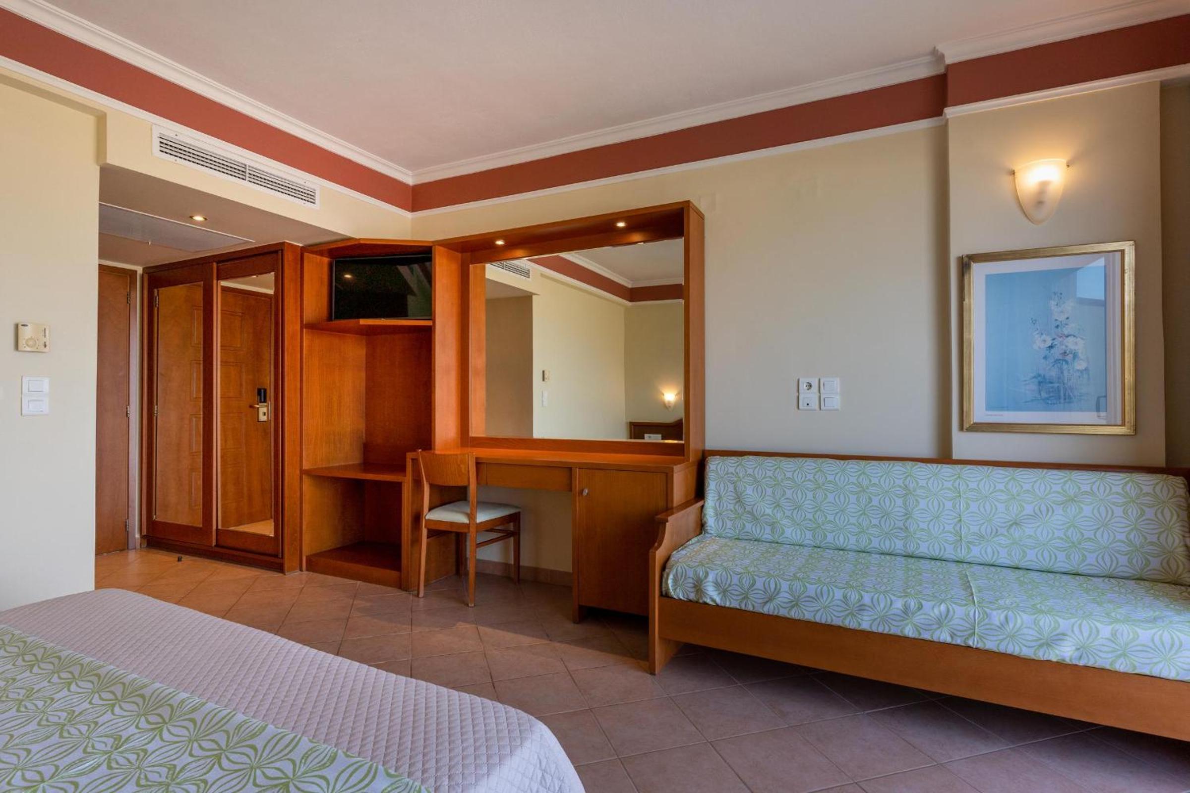 Hydramis Palace Beach Resort