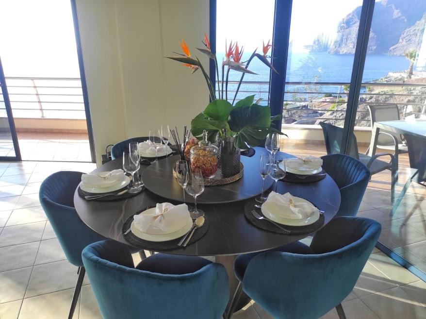 Luxury Los Gigantes Apartment
