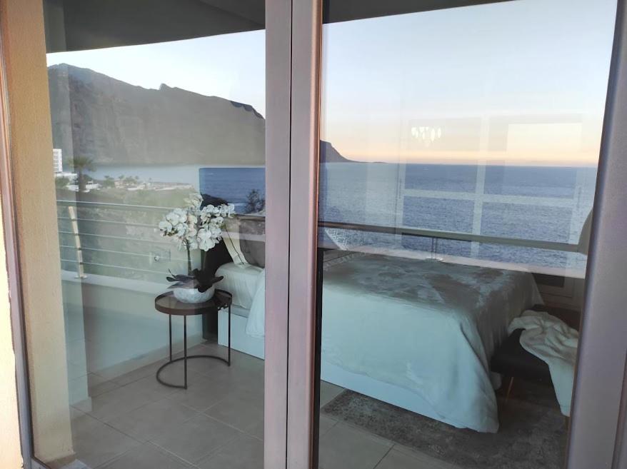Luxury Los Gigantes Apartment