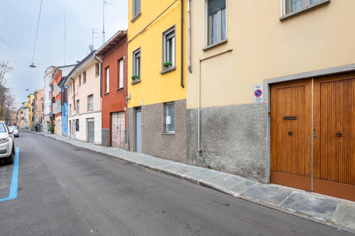 GuestHost - Parma Historic Center Apartment 7min from Duomo view 3