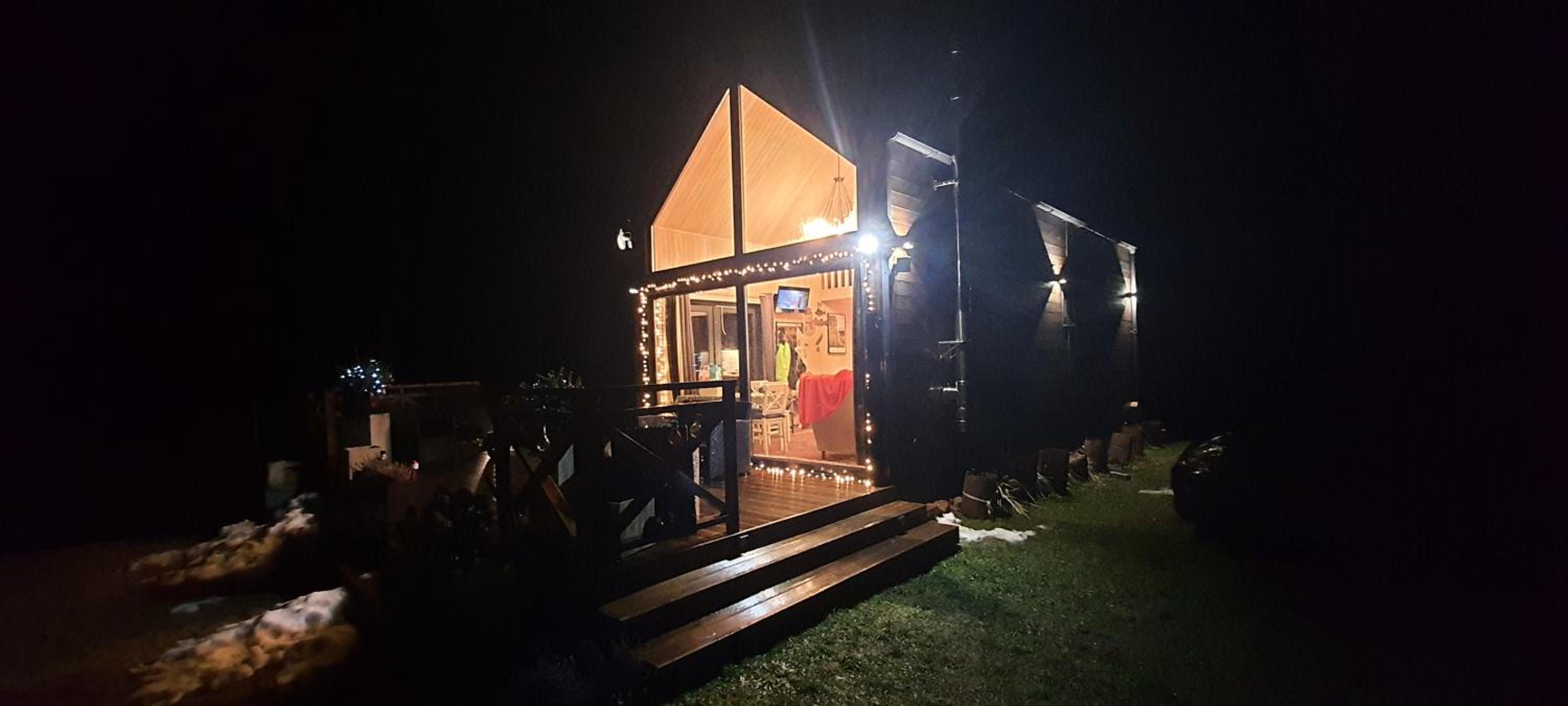 Domek Mazurski całoroczny nad jeziorem z sauną i Jacuzzi SPA
