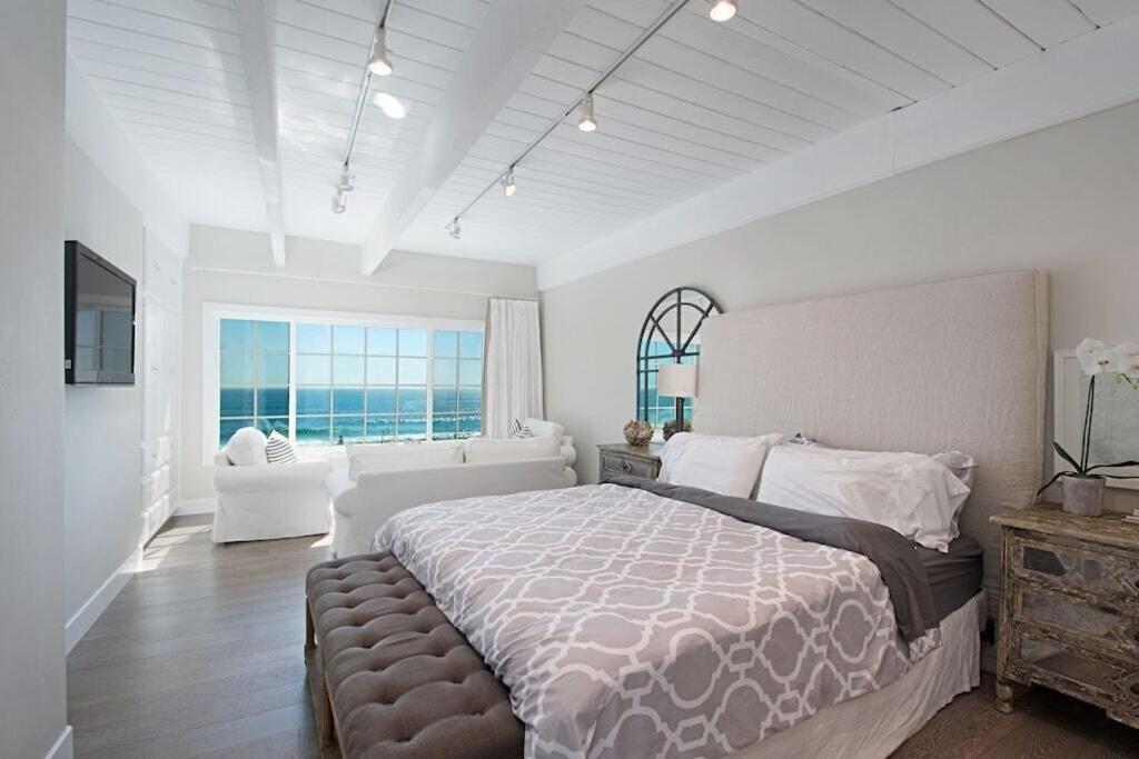 Expansive Ocean View, Private Balcony, Across from Beach view 3