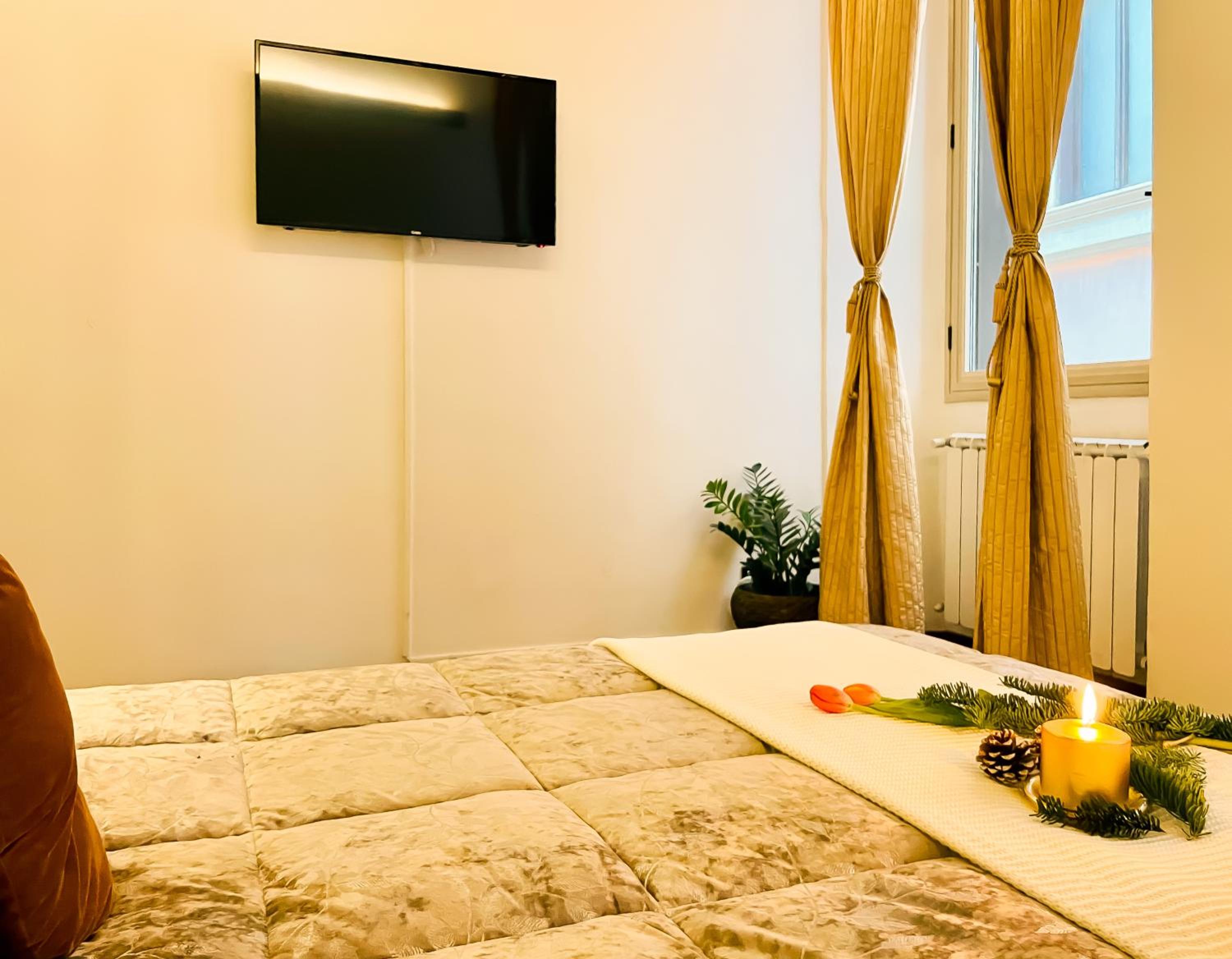 Trevi Fountain Luxury Guest House