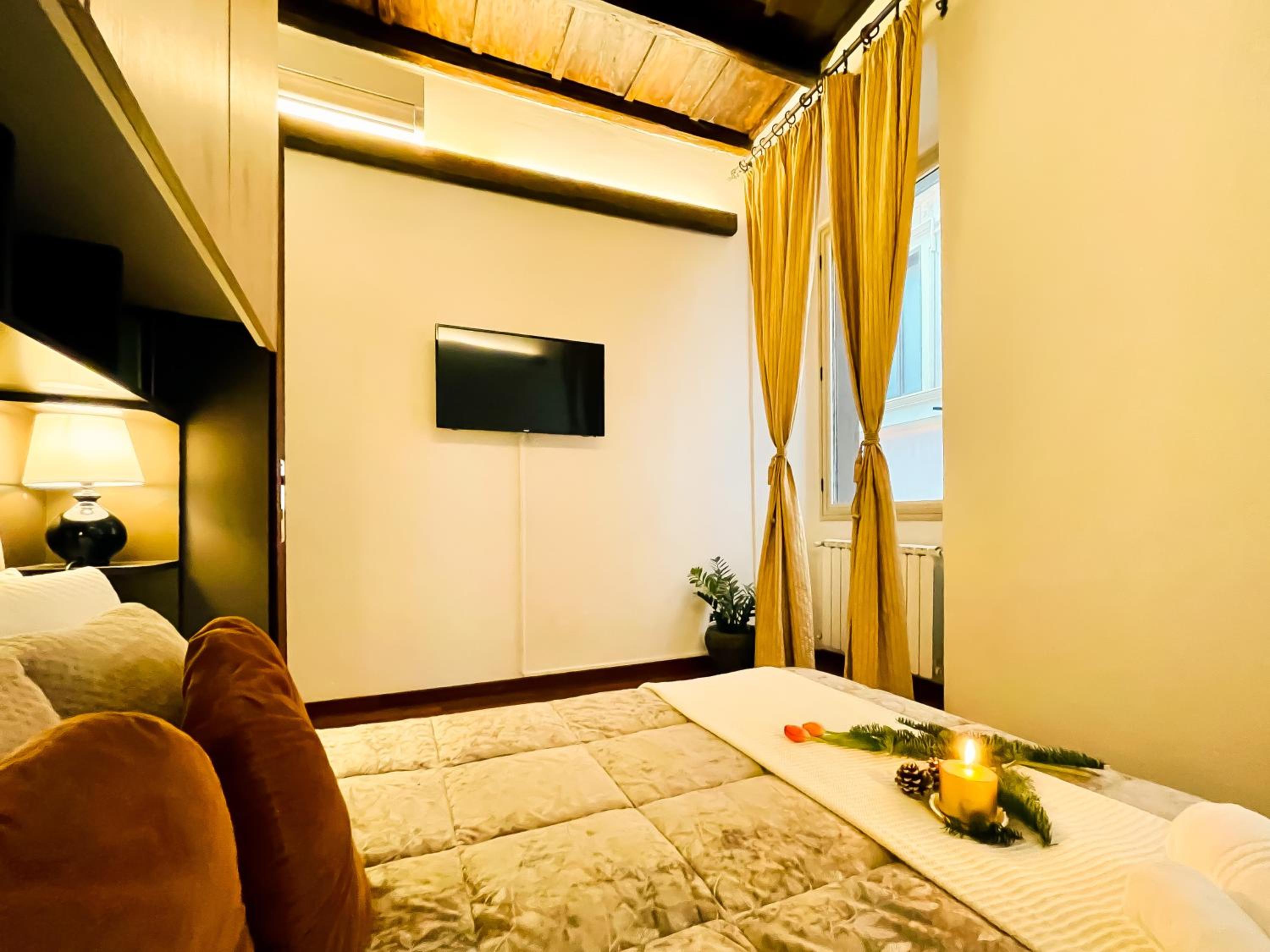 Trevi Fountain Luxury Guest House