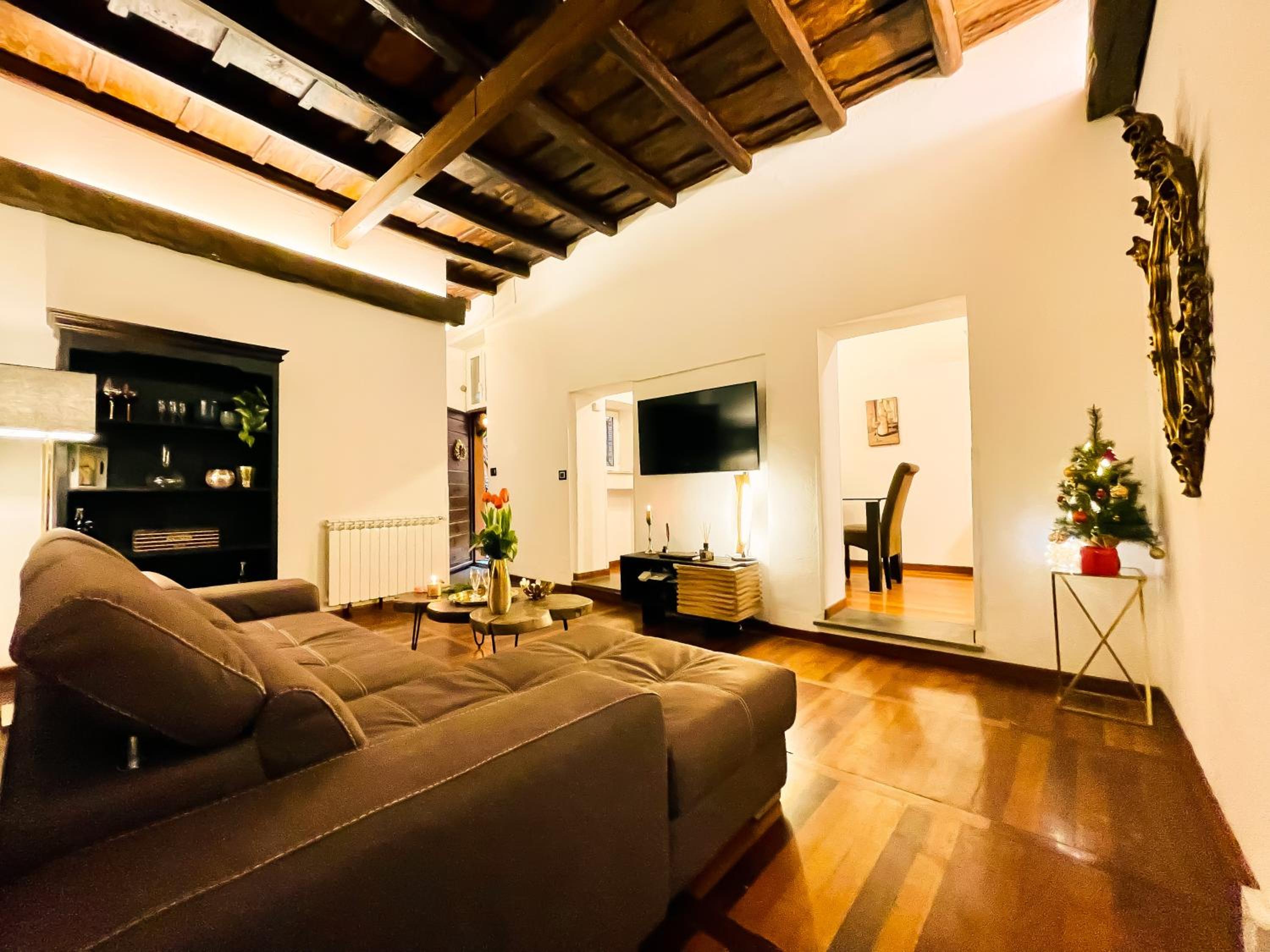 Trevi Fountain Luxury Guest House
