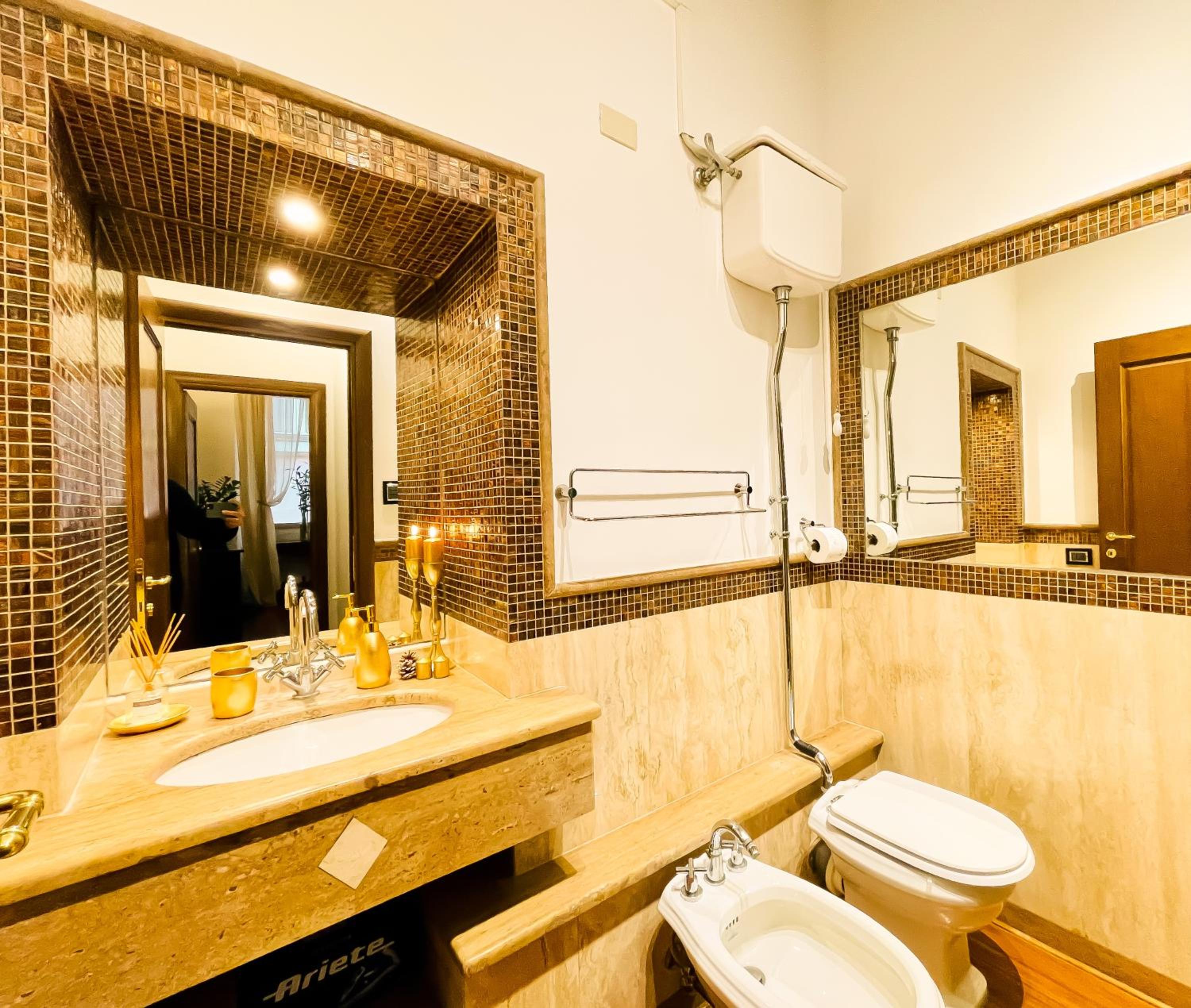 Trevi Fountain Luxury Guest House