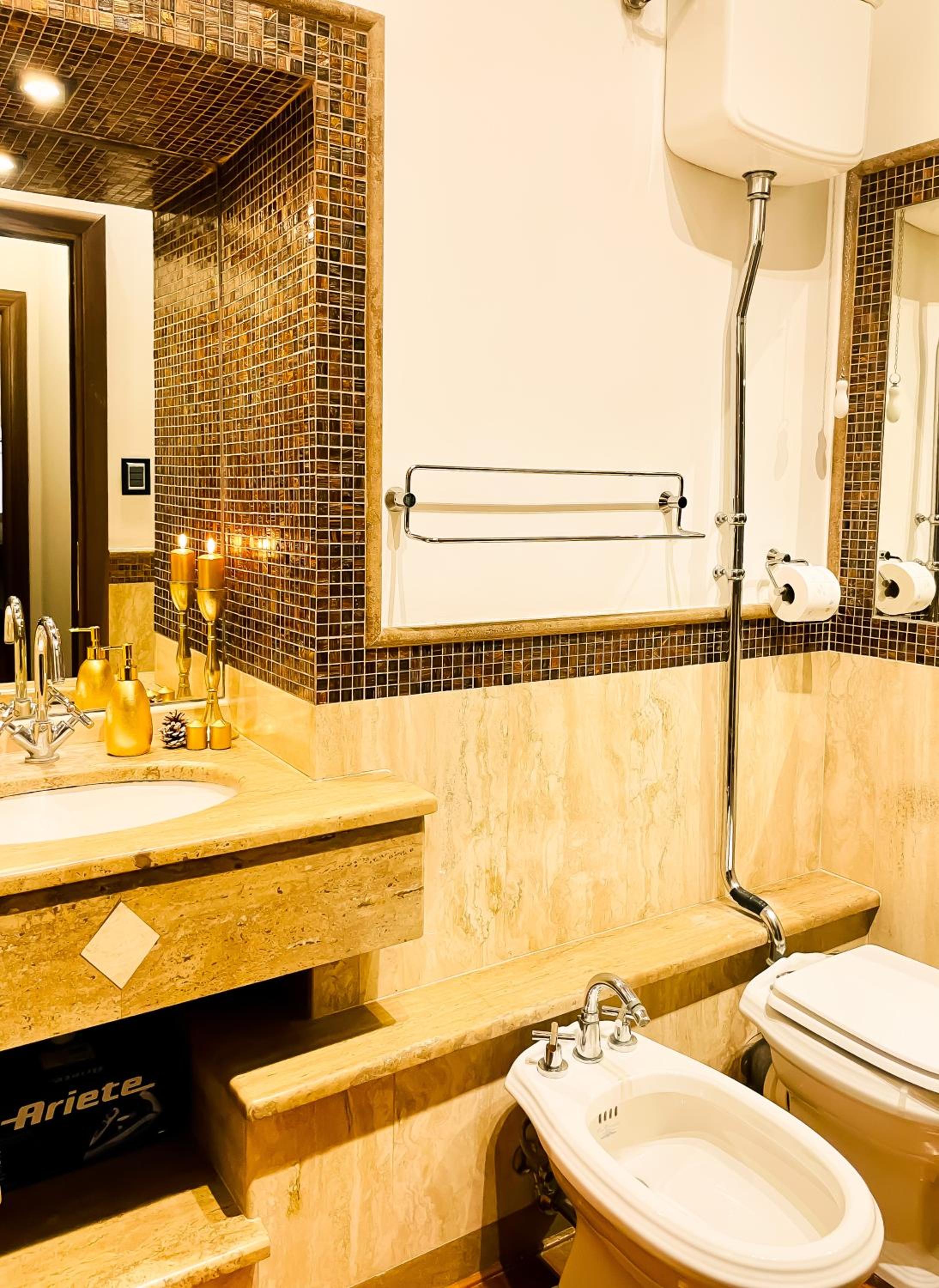 Trevi Fountain Luxury Guest House
