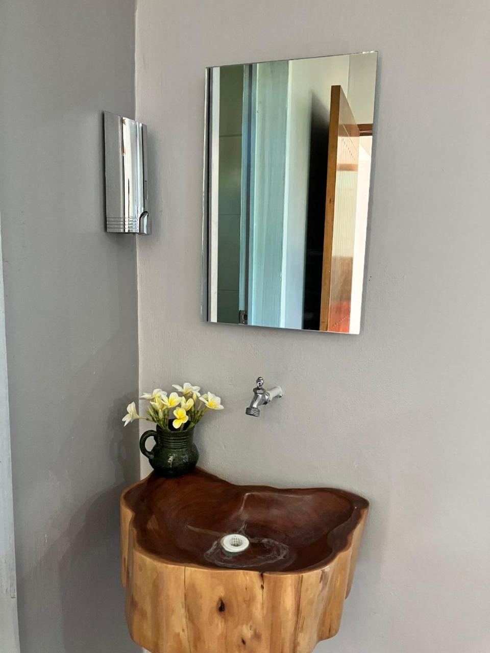 Photo 19