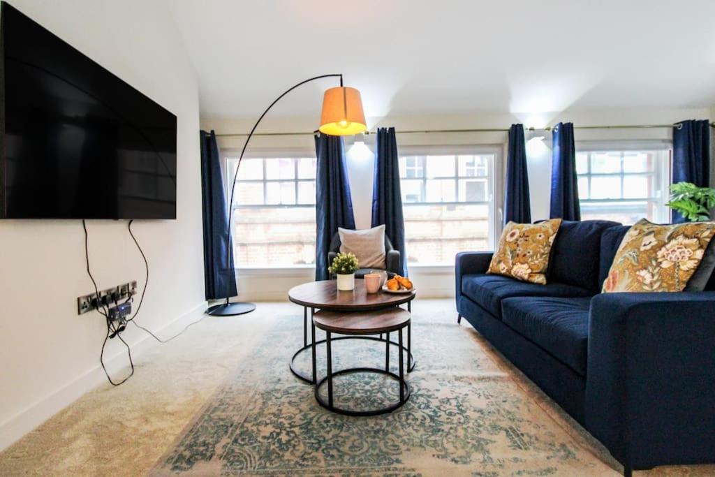 Luxurious 2 Bedroom Apartment in City Centre view 2