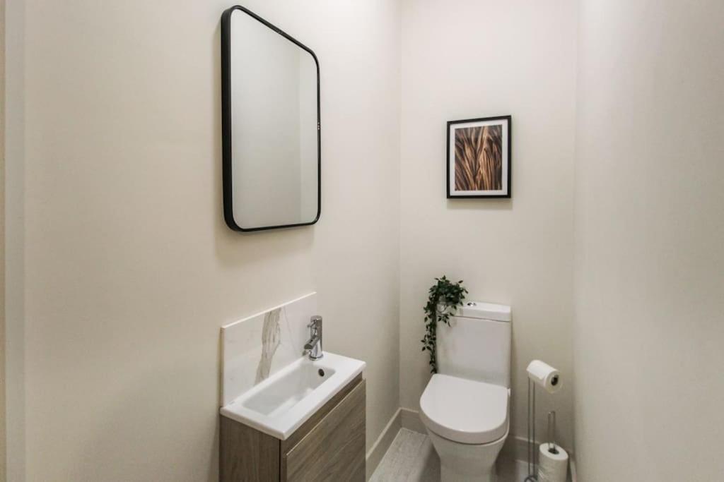 Luxurious 2 Bedroom Apartment in City Centre view 3