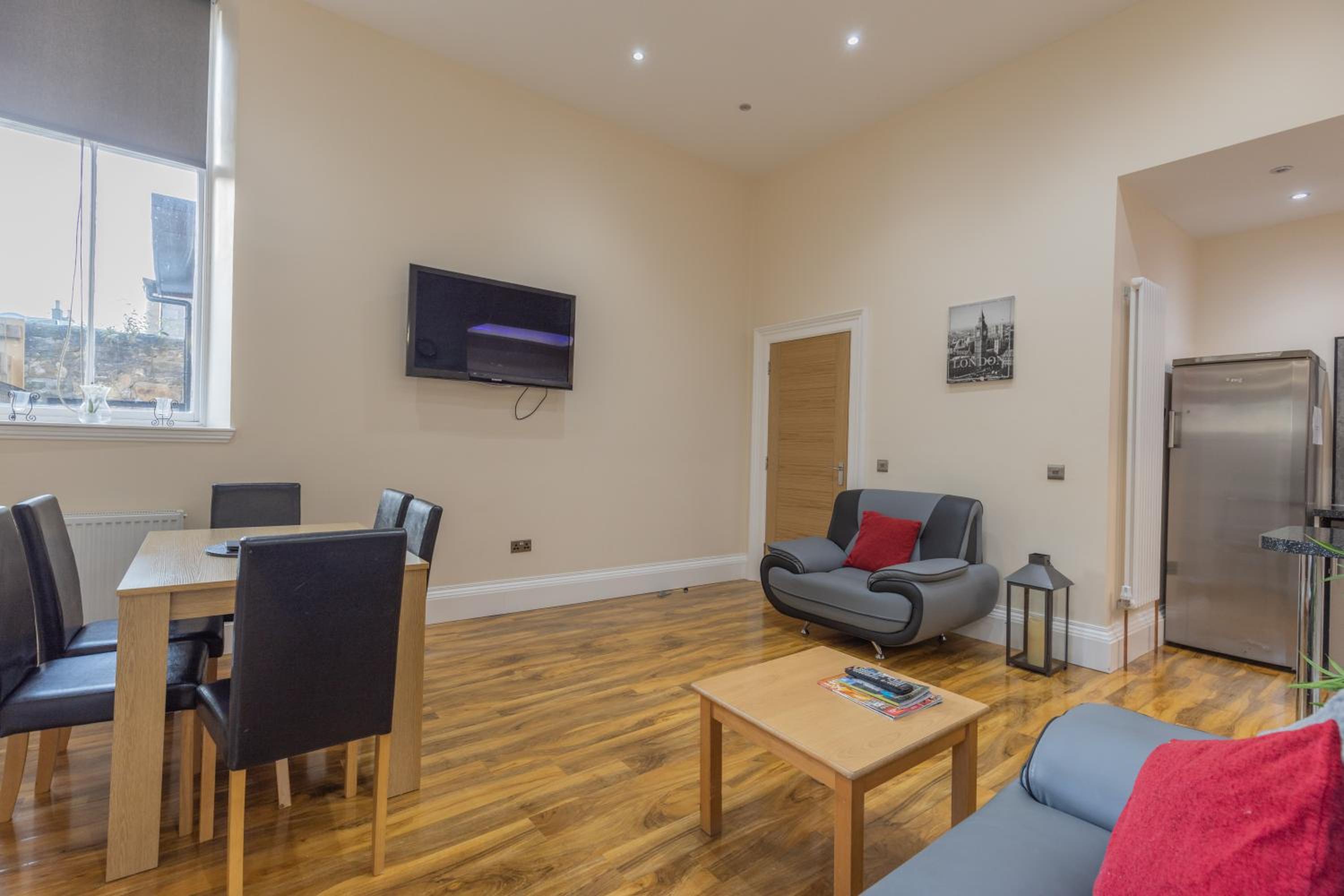New 3-Bedroom Apartment Close to City Centre view 3