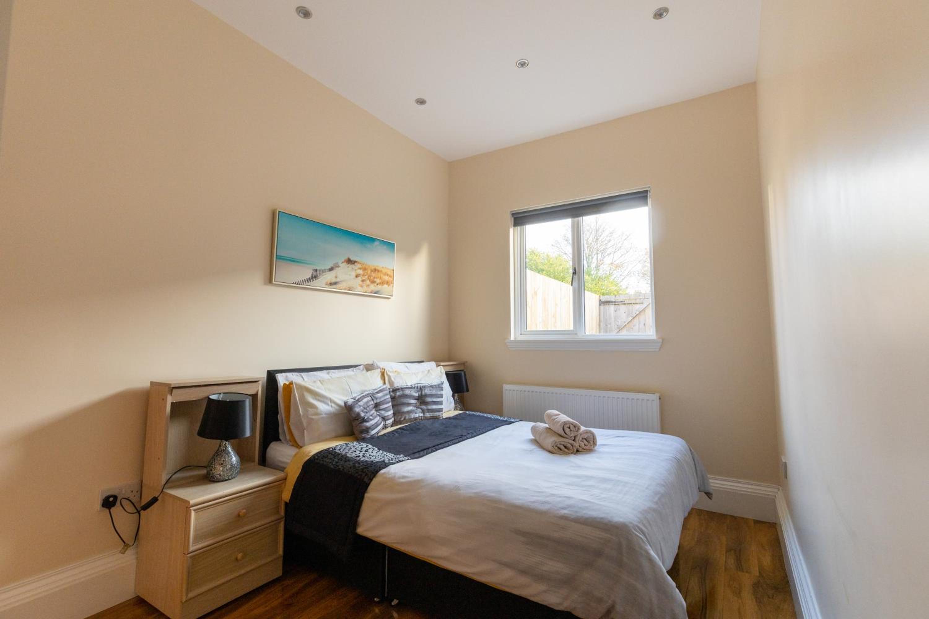 New 3-Bedroom Apartment Close to City Centre view 5