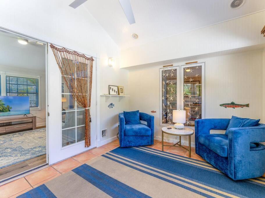 Amazing Village Cottage! Walk to Whitney Beach! view 4