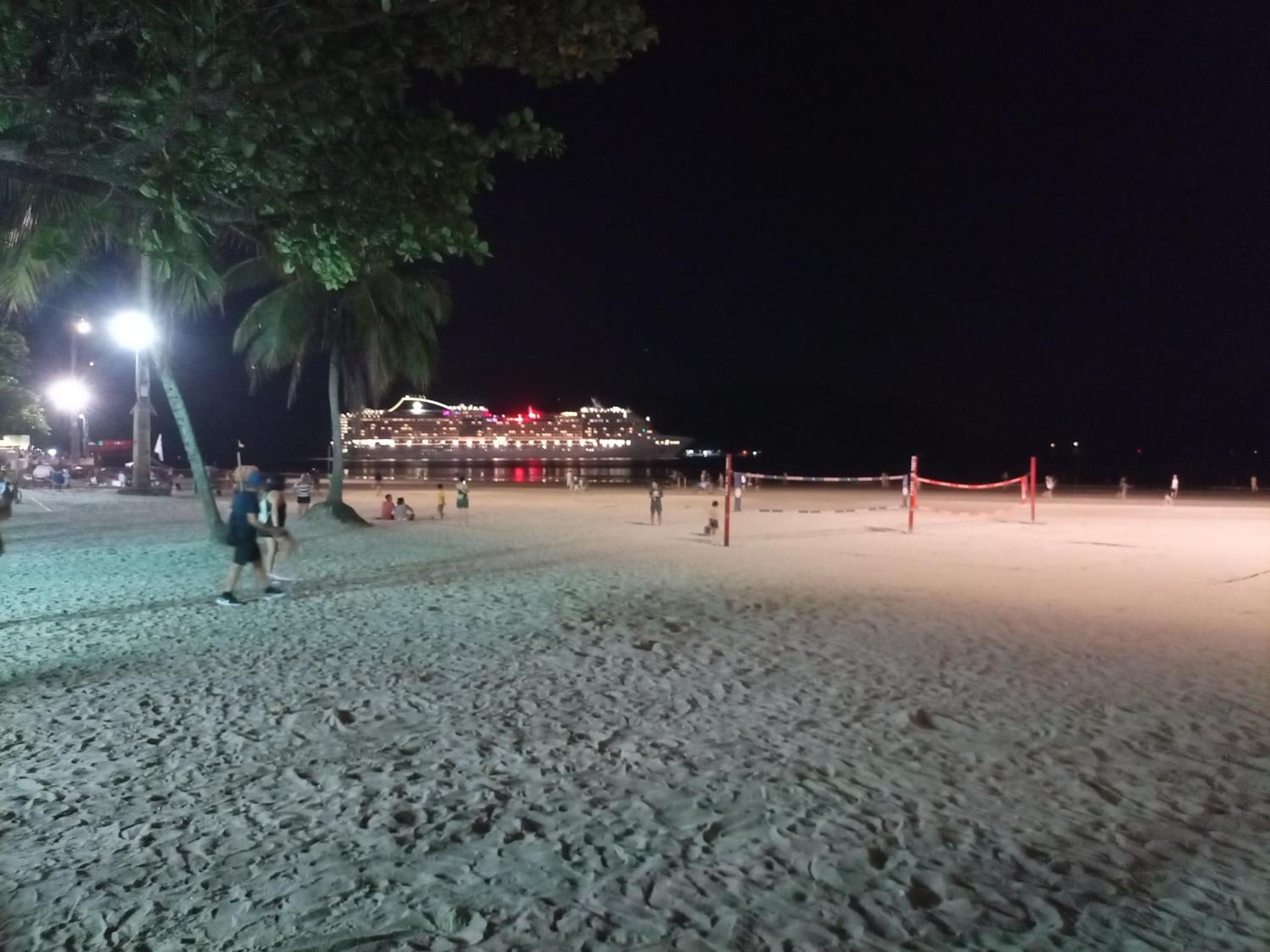 Ponta da Praia amplo 3dorm 3ban frente ao mar