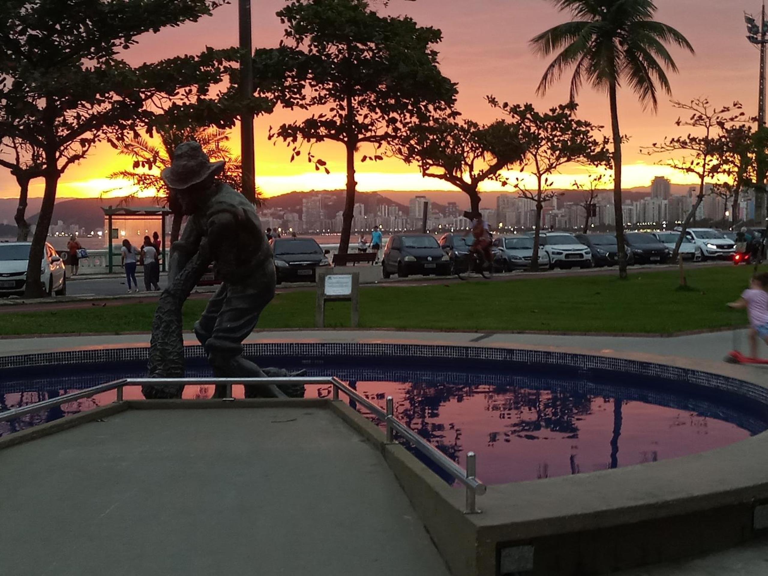 Ponta da Praia amplo 3dorm 3ban frente ao mar