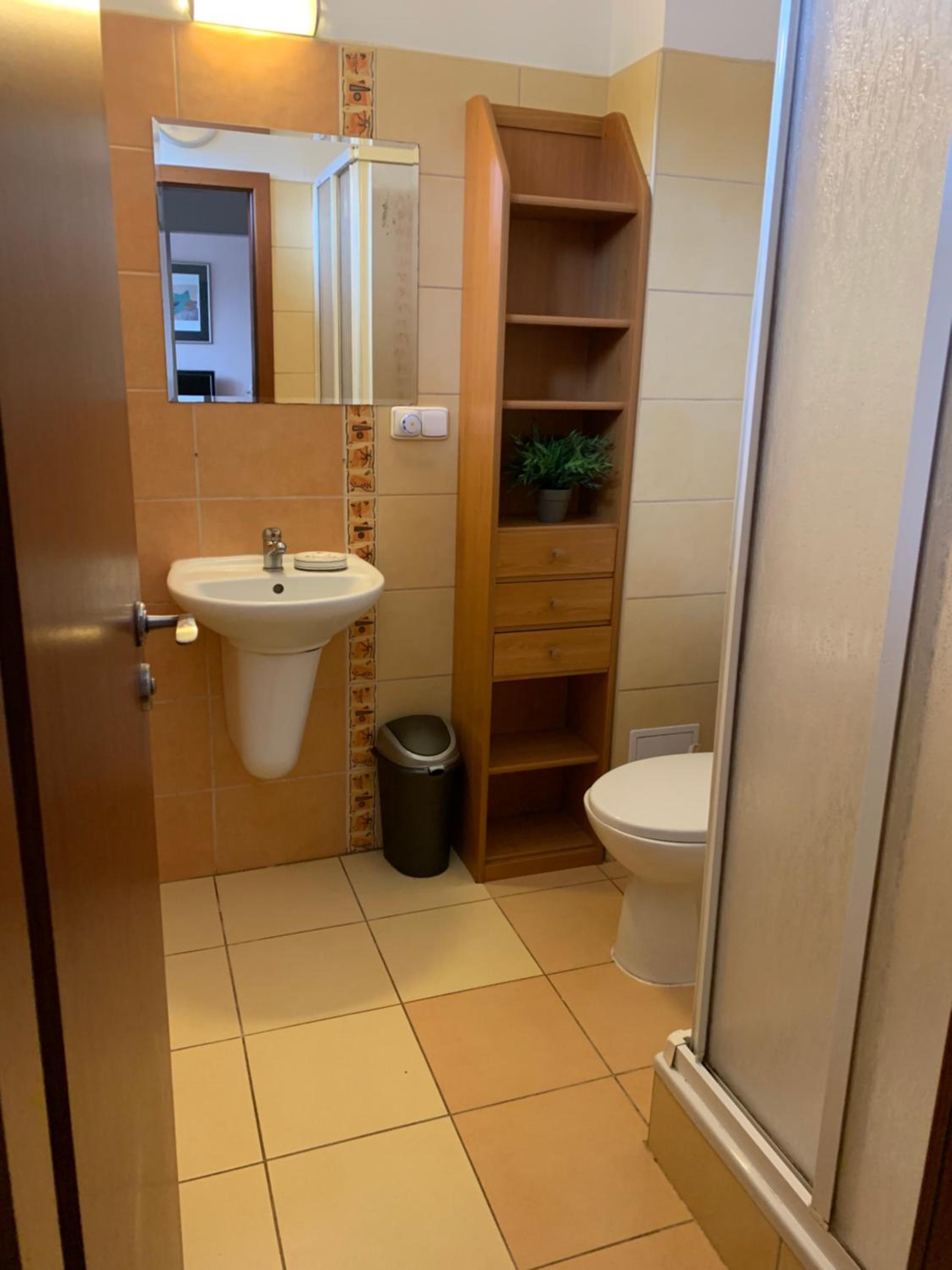 Jsmit Music&Bar&Apartments, balkóny v apartmánah, bar dole