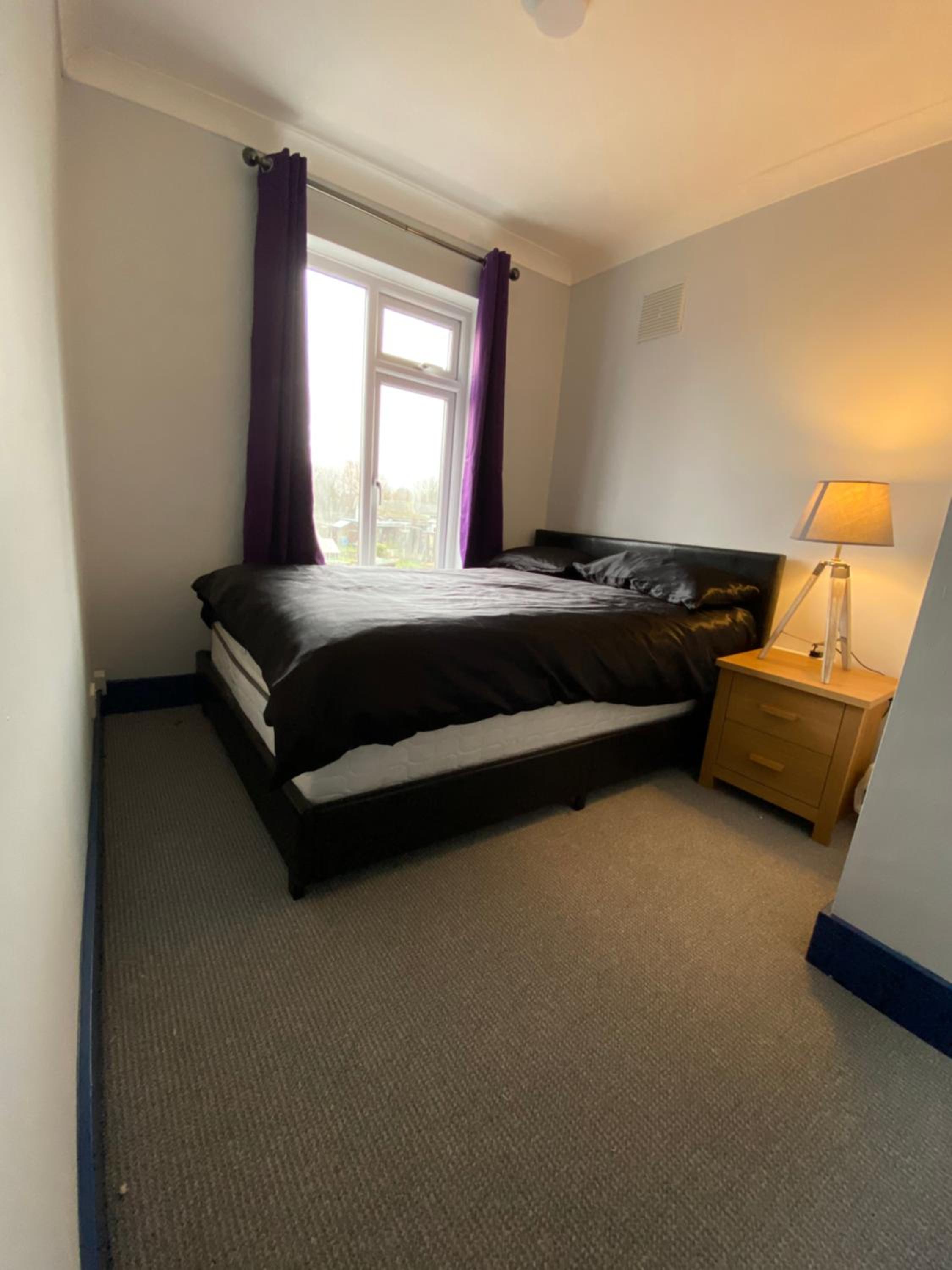 Kings Lynn Vacations - Harewood Lodge - Single and Double Rooms Self Serve Apartment - Property Image 3
