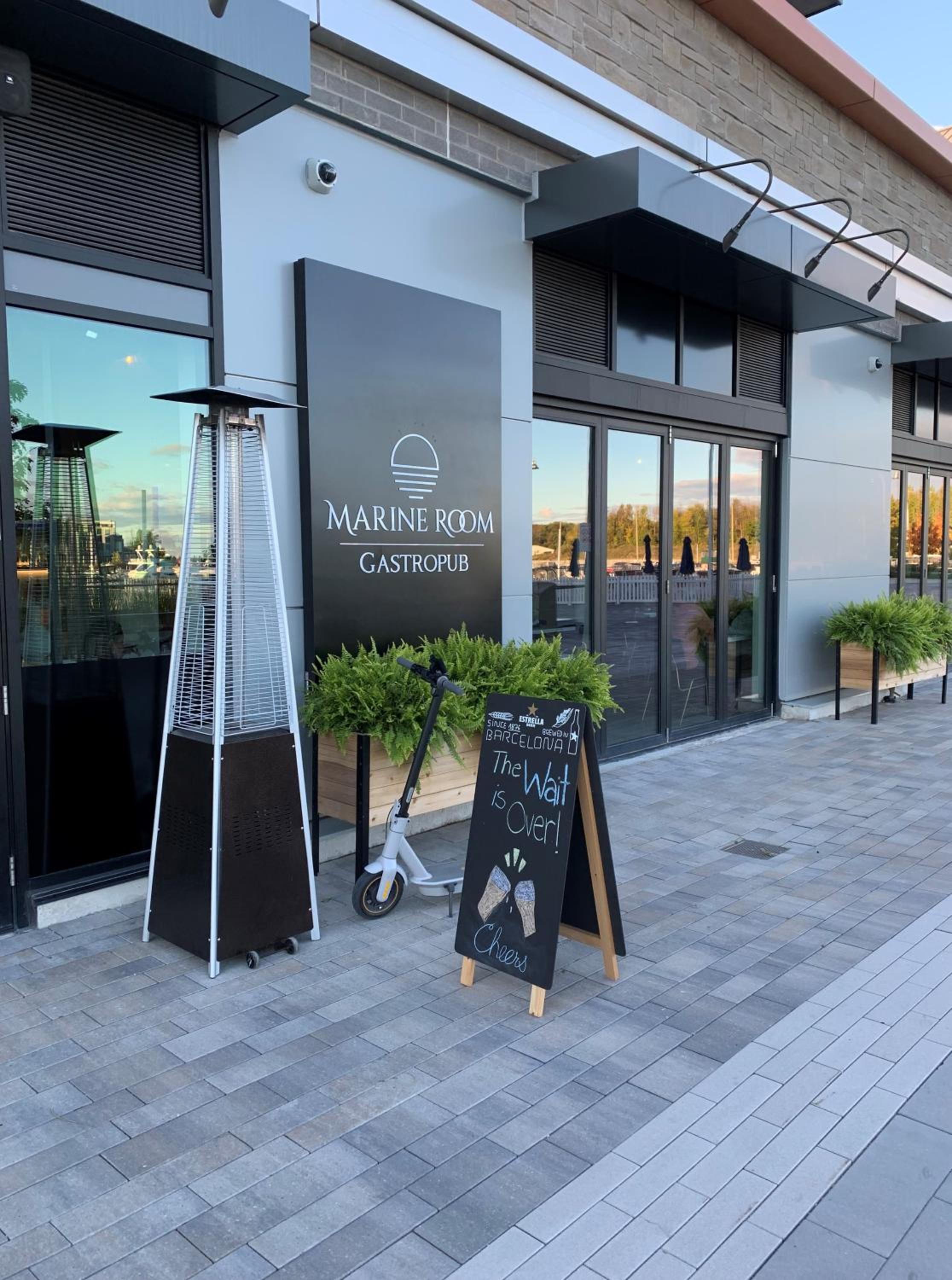 Stunning Stayz Luxury 2 King Suite at Friday Harbour Resort Marina Walk & Parking