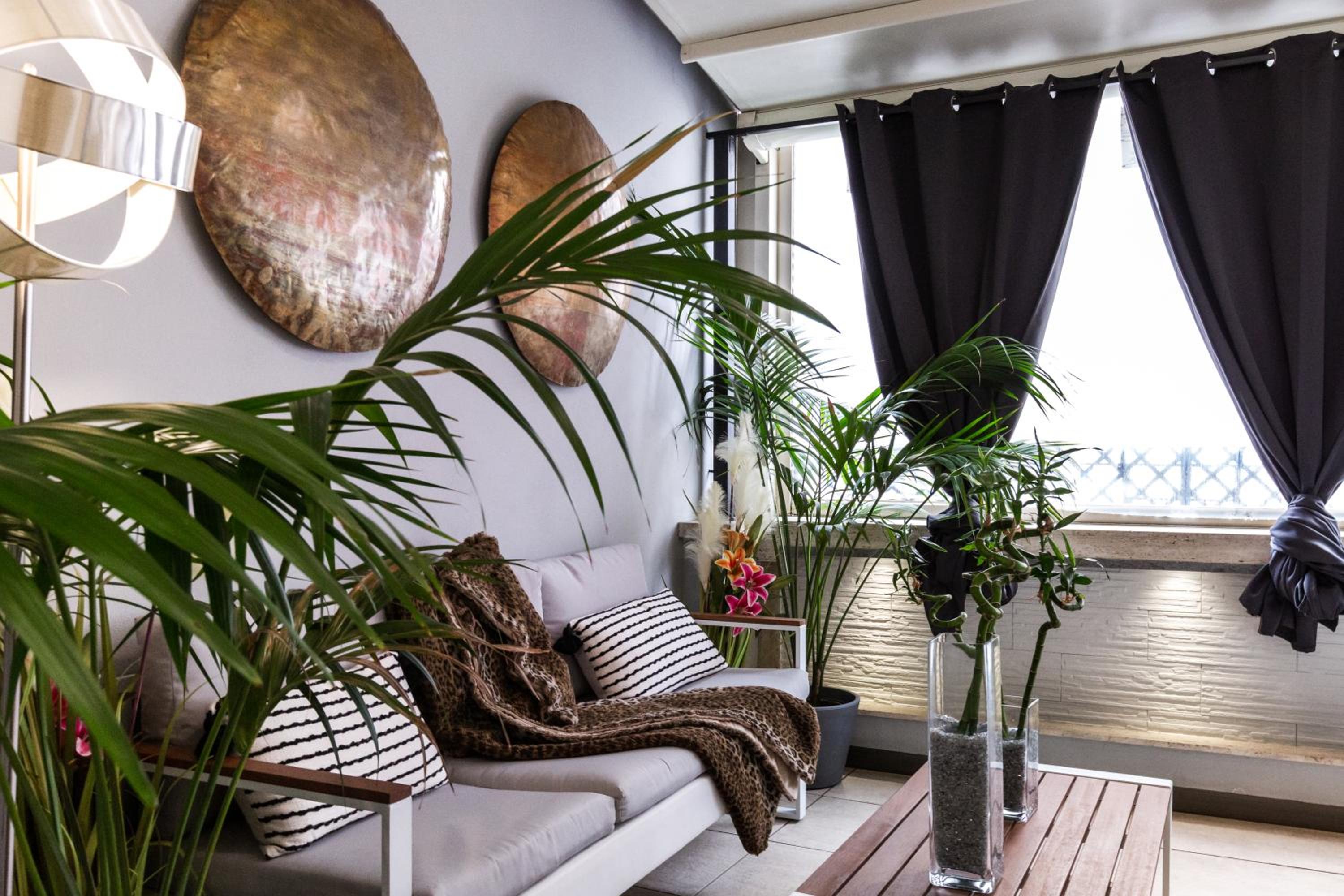 Daphne Suites