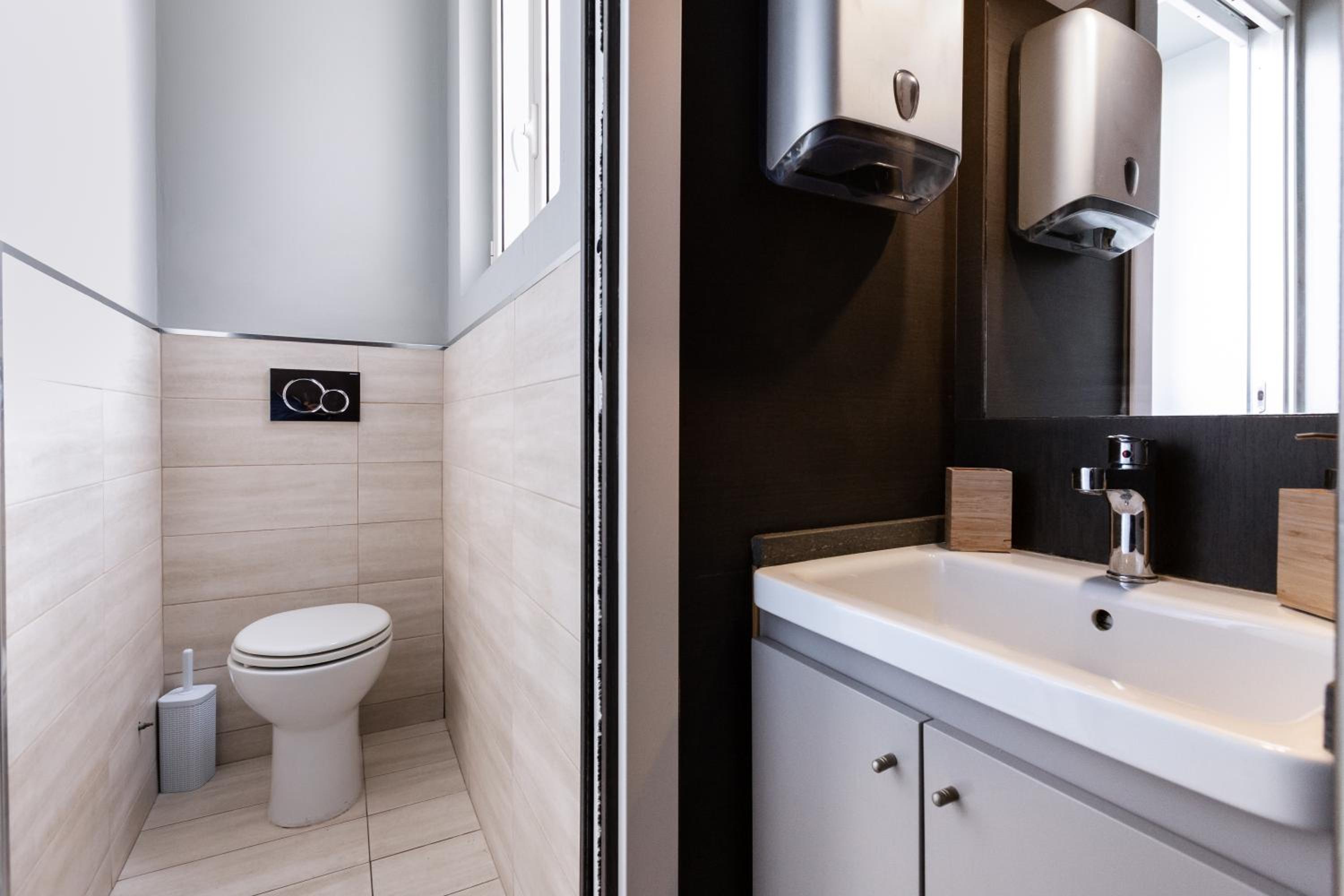Daphne Suites