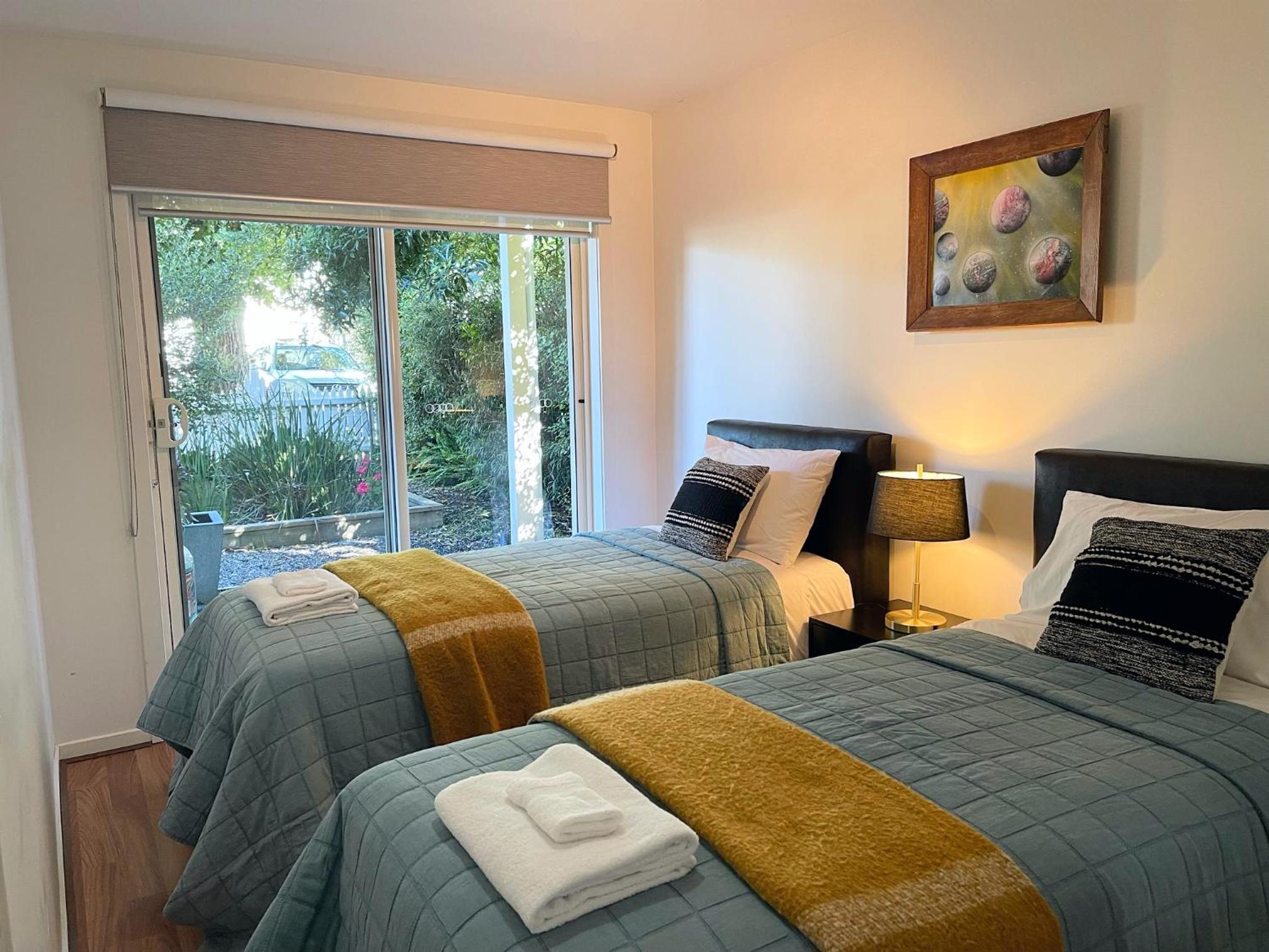 Captains Retreat Apartments and Cottages