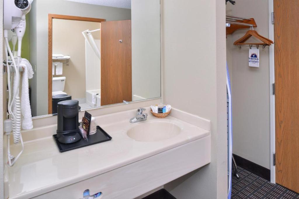 Regency Inn Geneseo, Photo 22
