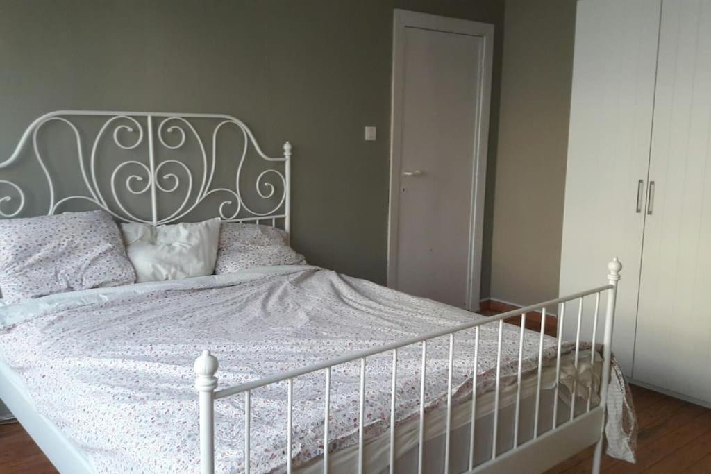 charming house with 3 bedrooms & terrace 10 minutes from city centre