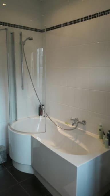 charming house with 3 bedrooms & terrace 10 minutes from city centre