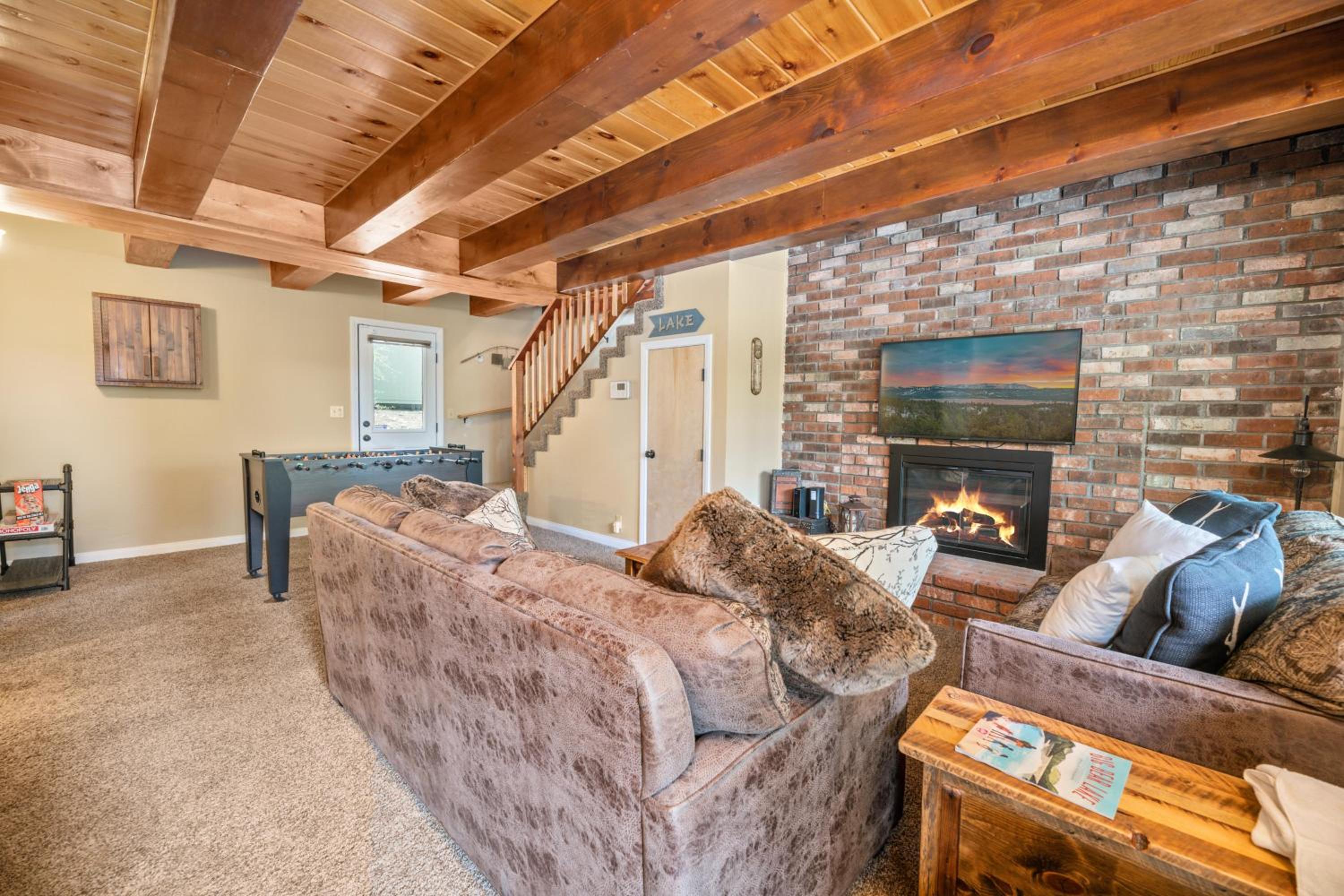 Lakeview Trout N About - Walk to Lake, Close to Village & Slopes view 5