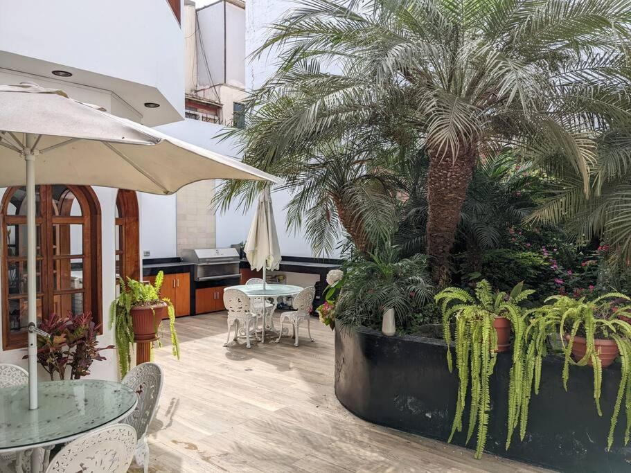 Luxurious Garden-Beach Home view 5