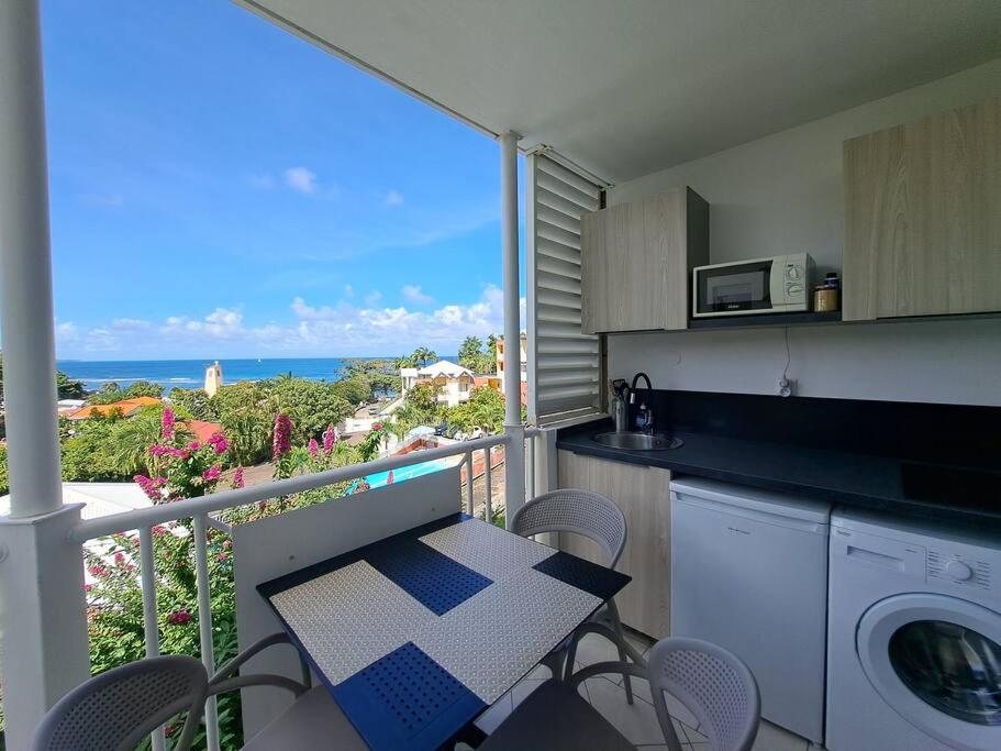 Appartement vue mer, résidence avec piscine à Tartane