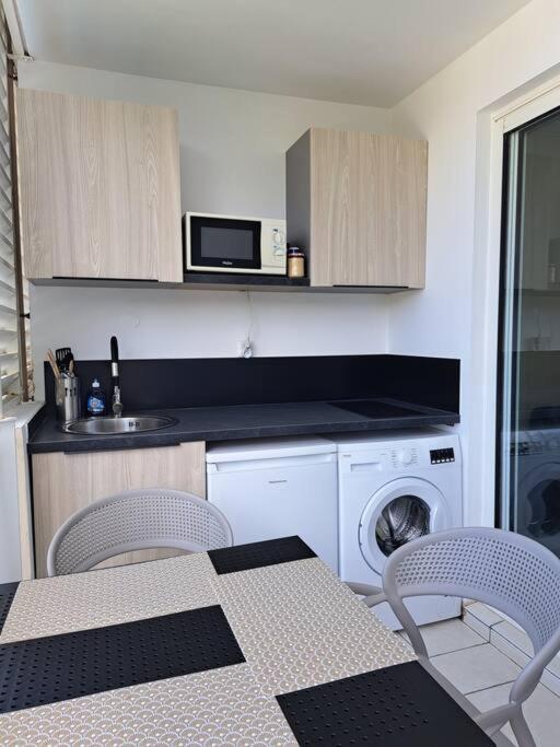 Appartement vue mer, résidence avec piscine à Tartane