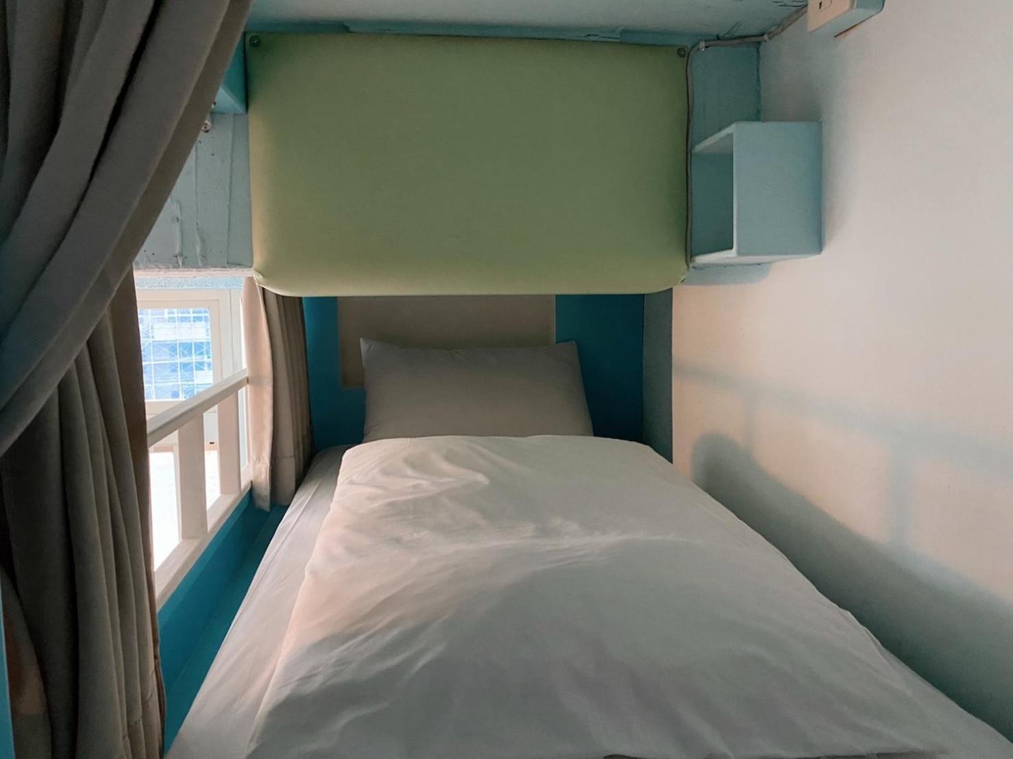 Mr. Lobster’s Secret Den design hostel