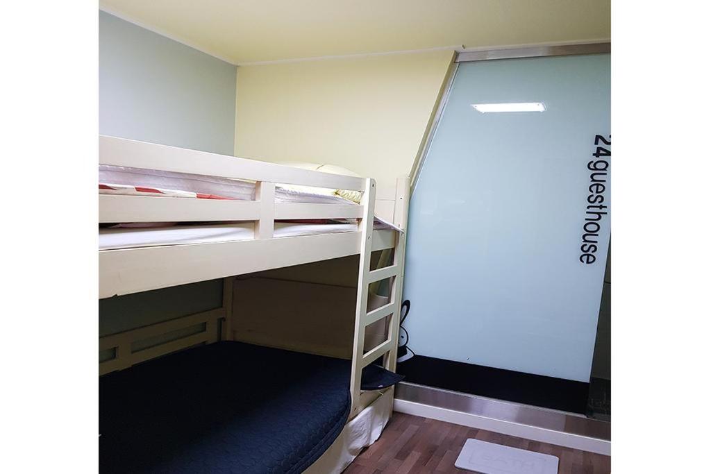 24 Guesthouse Sinchon Avenue