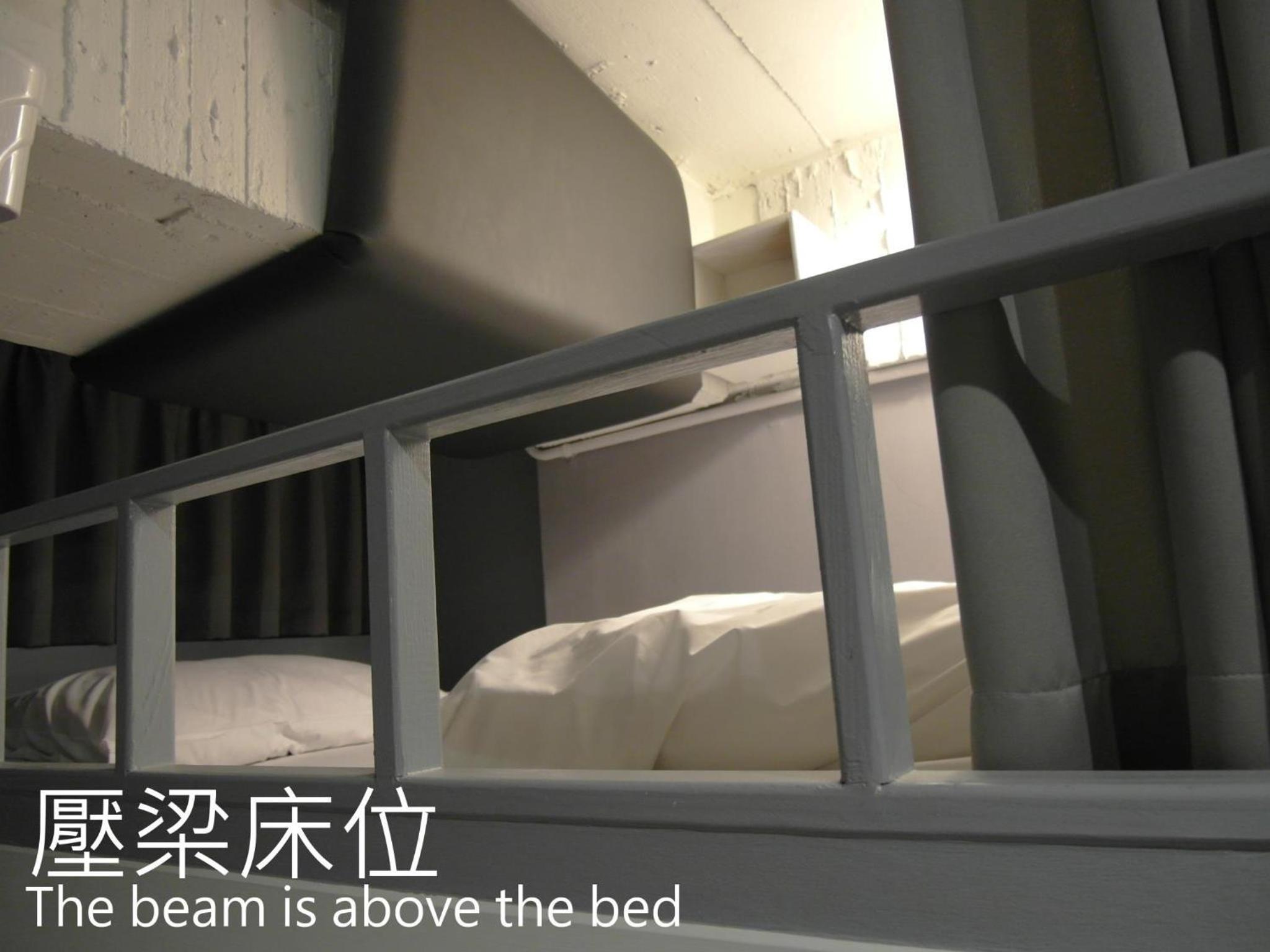 Mr. Lobster’s Secret Den design hostel
