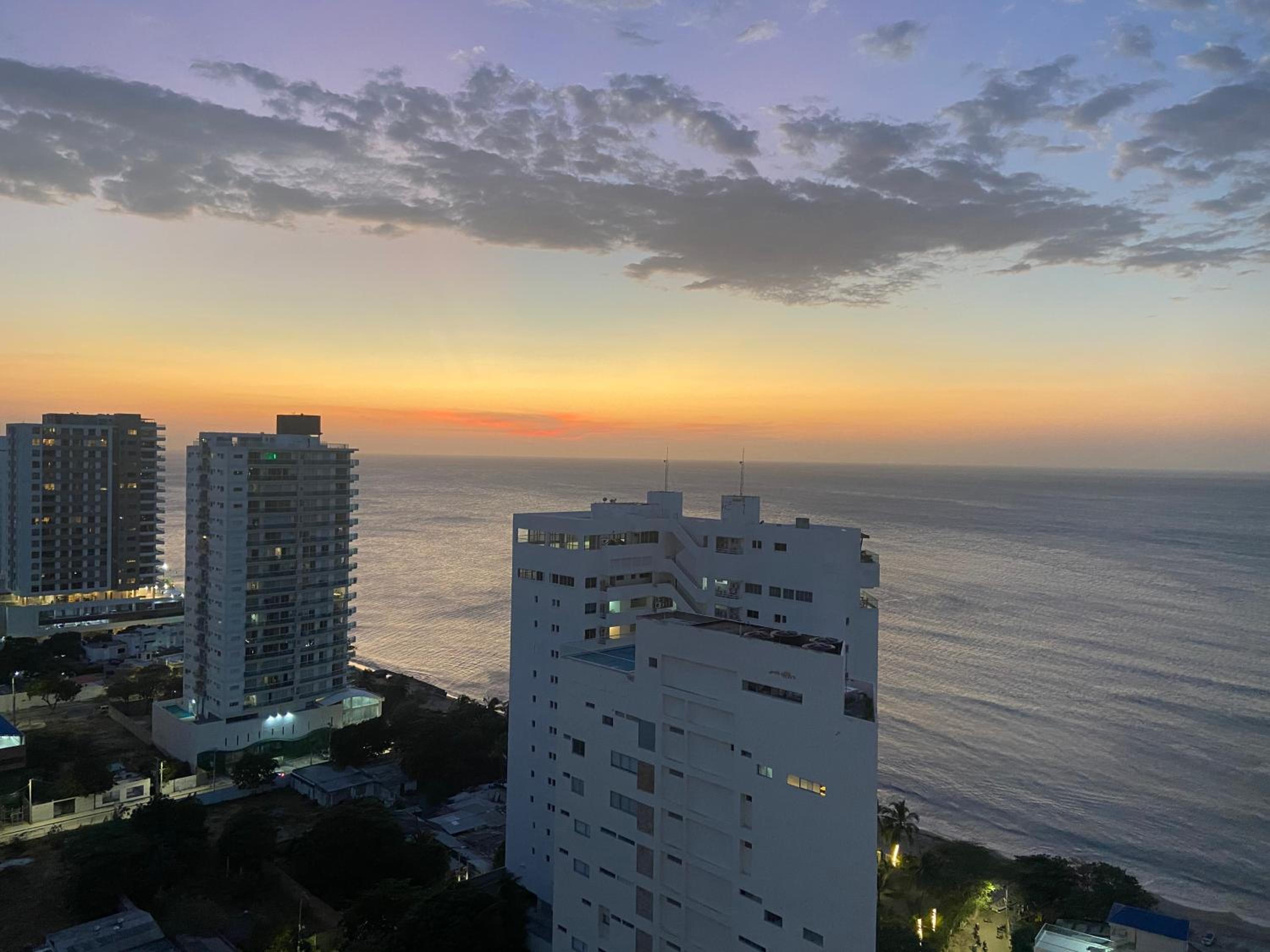 Reserva del Mar Primera Línea - Playa Salguero - Piscinas, Jacuzzi y Vista al Mar