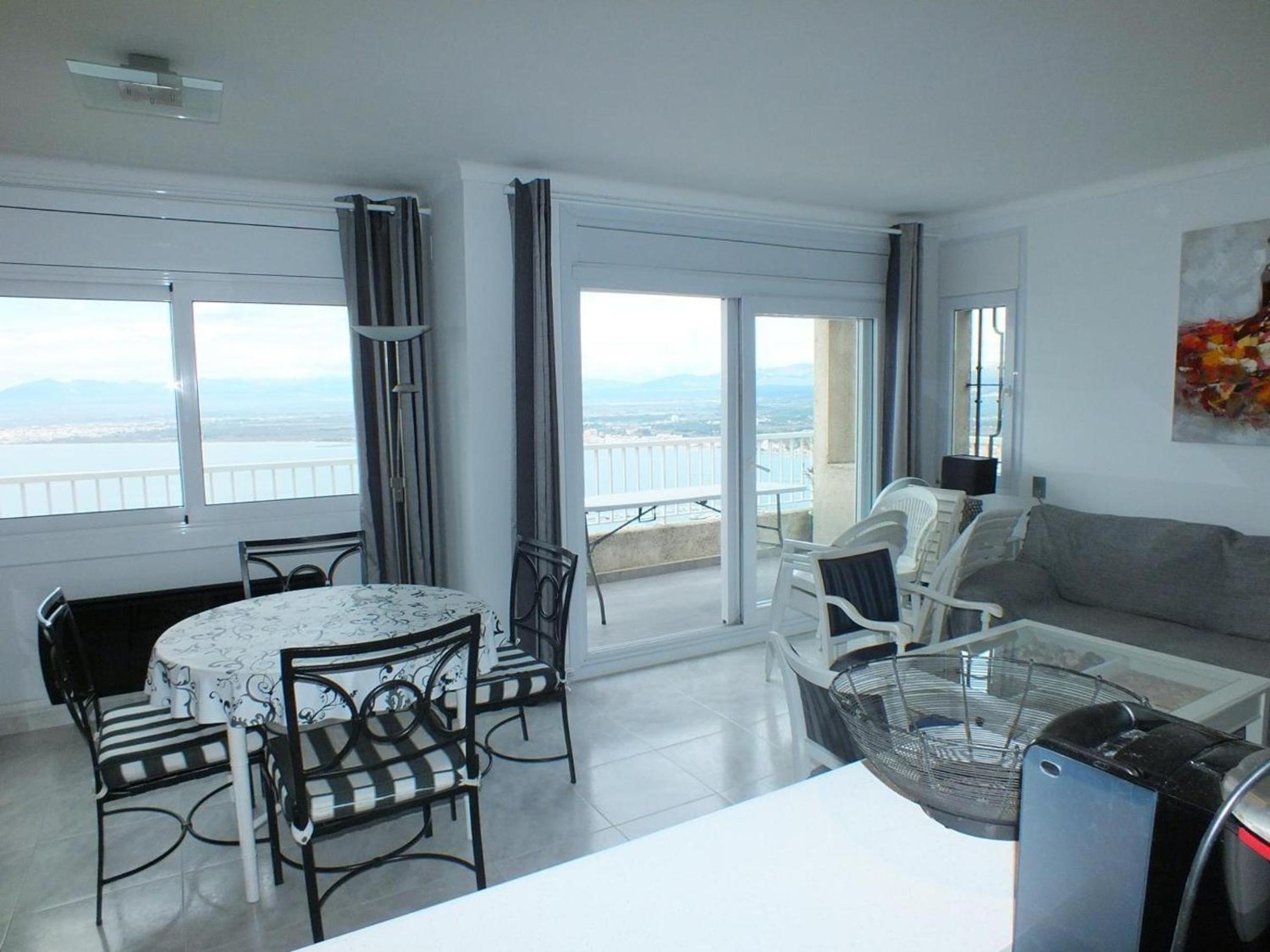 Apartamento cómodo de 3 habitaciones con aire acondicionado, terraza y piscina en Roses - ES-204-16 view 5