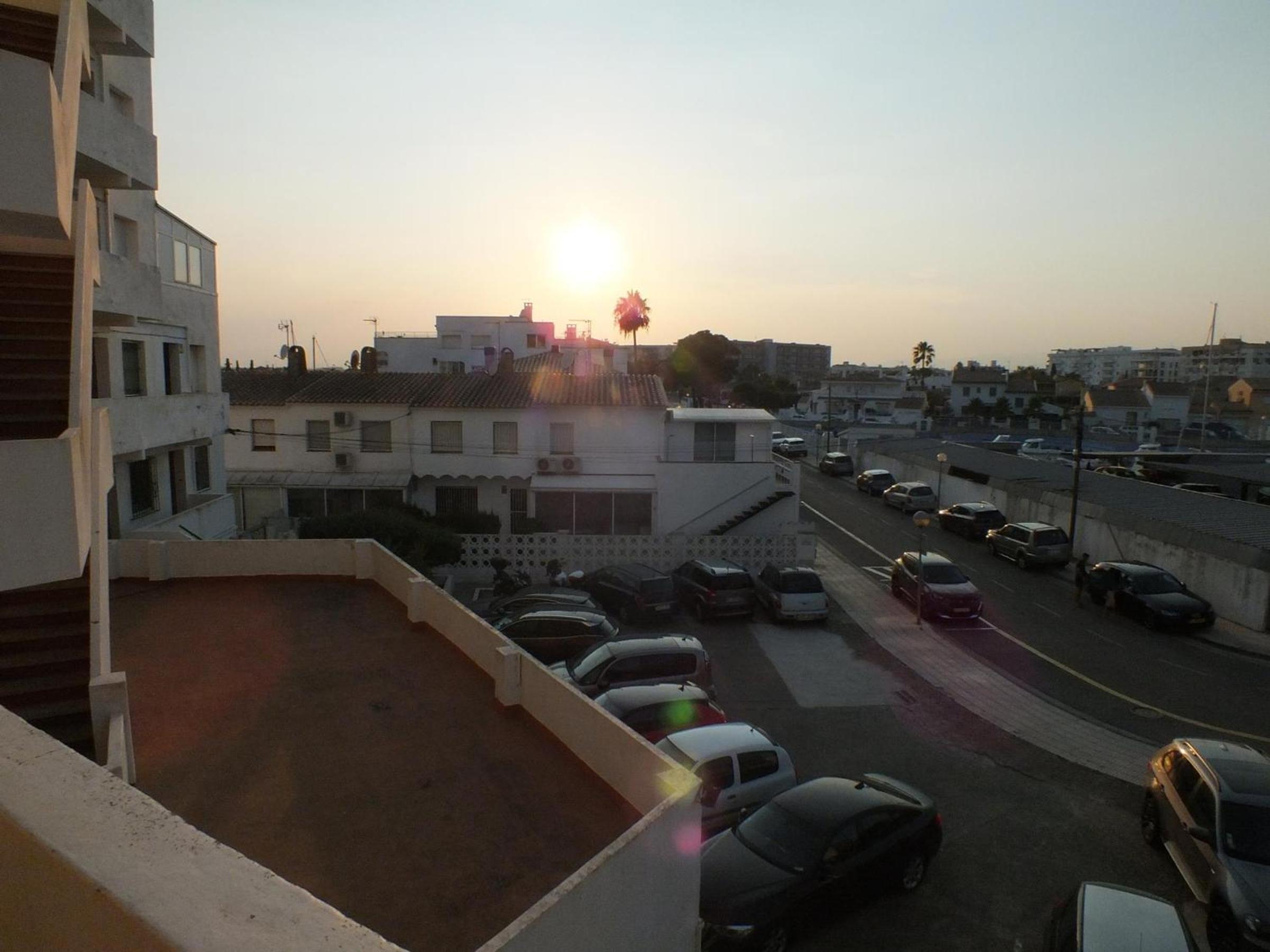 Apartamento en Roses con Piscina Comunitaria y Vista a la Costa - ES-204-44 view 3