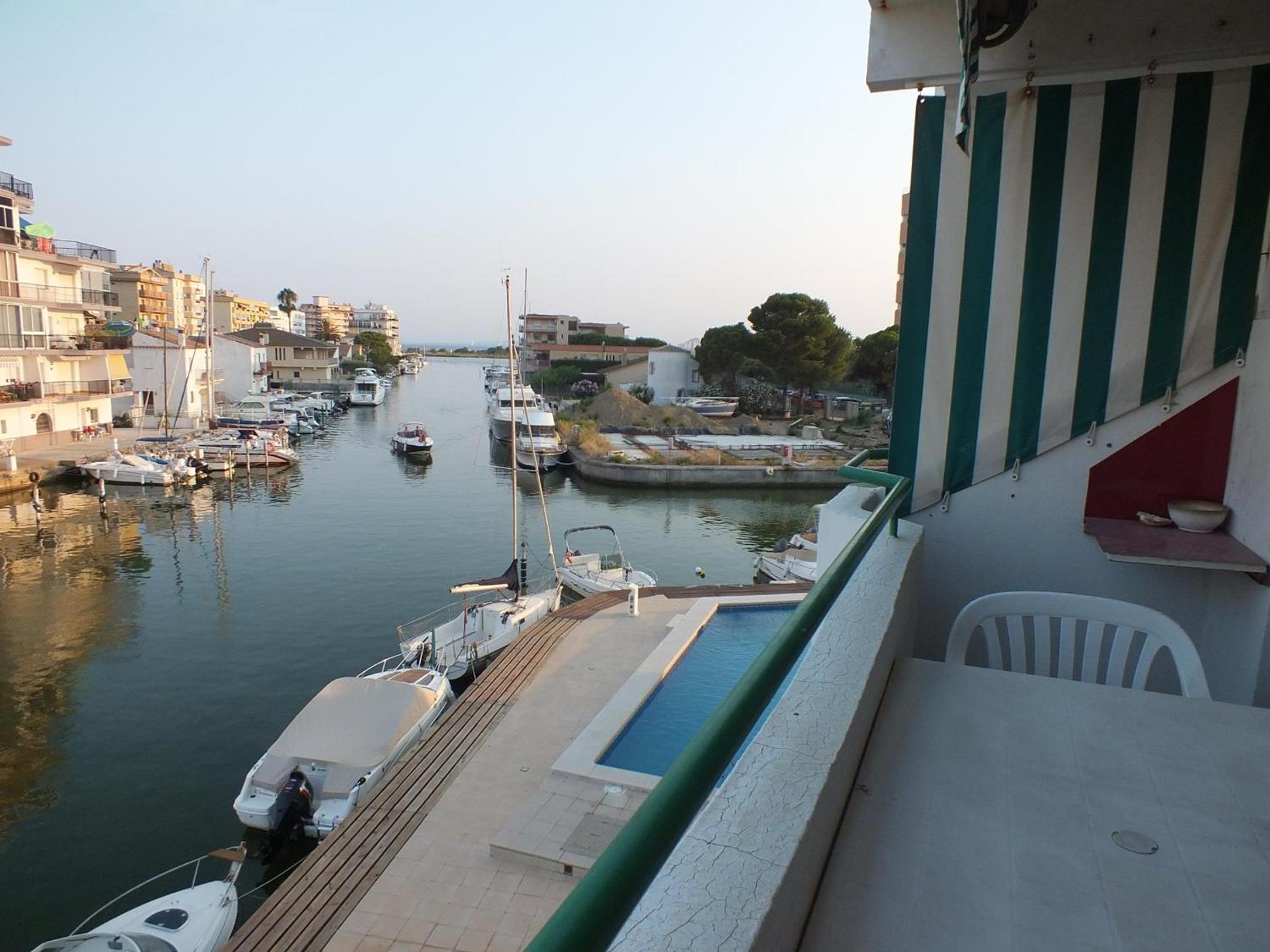 Apartamento en Roses con Piscina Comunitaria y Vista a la Costa - ES-204-44 view 4
