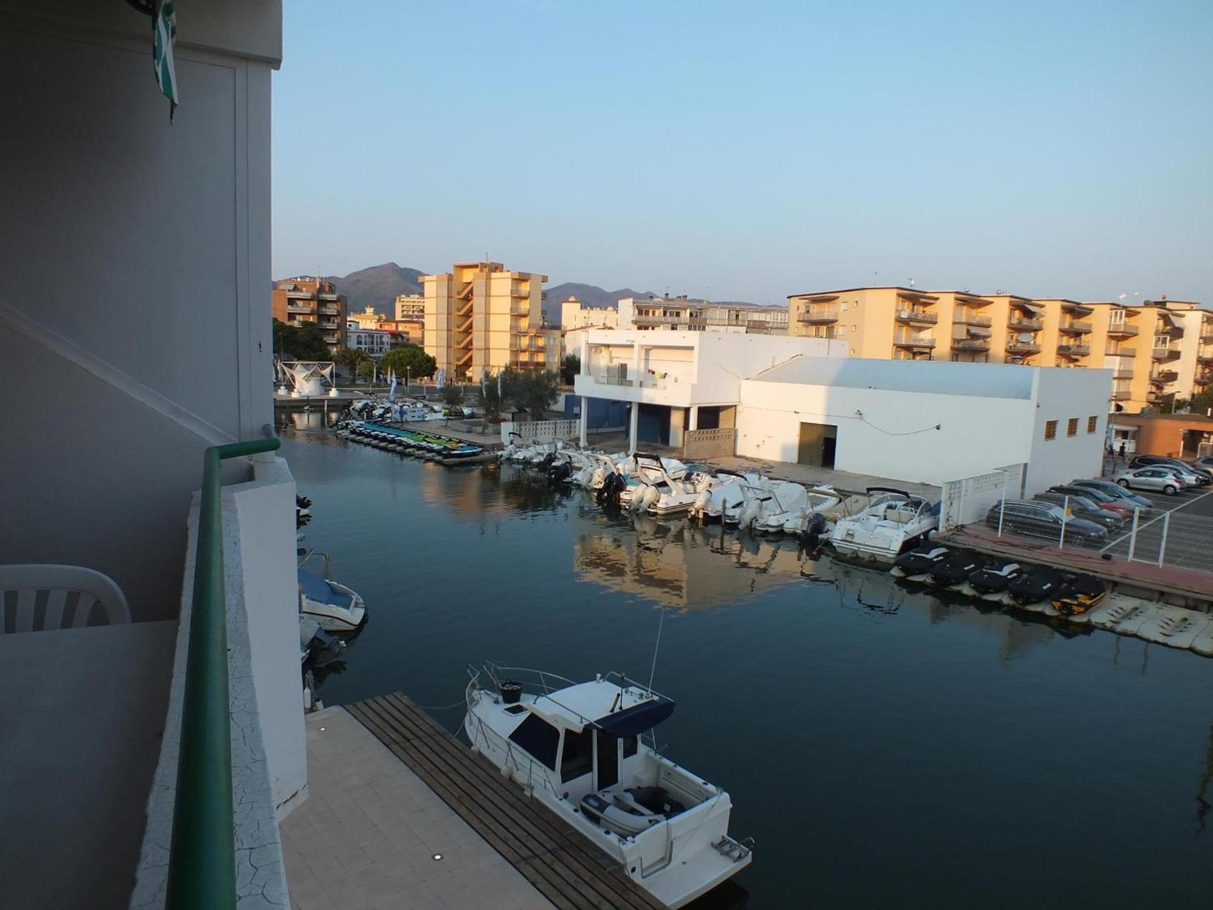 Apartamento en Roses con Piscina Comunitaria y Vista a la Costa - ES-204-44 view 5
