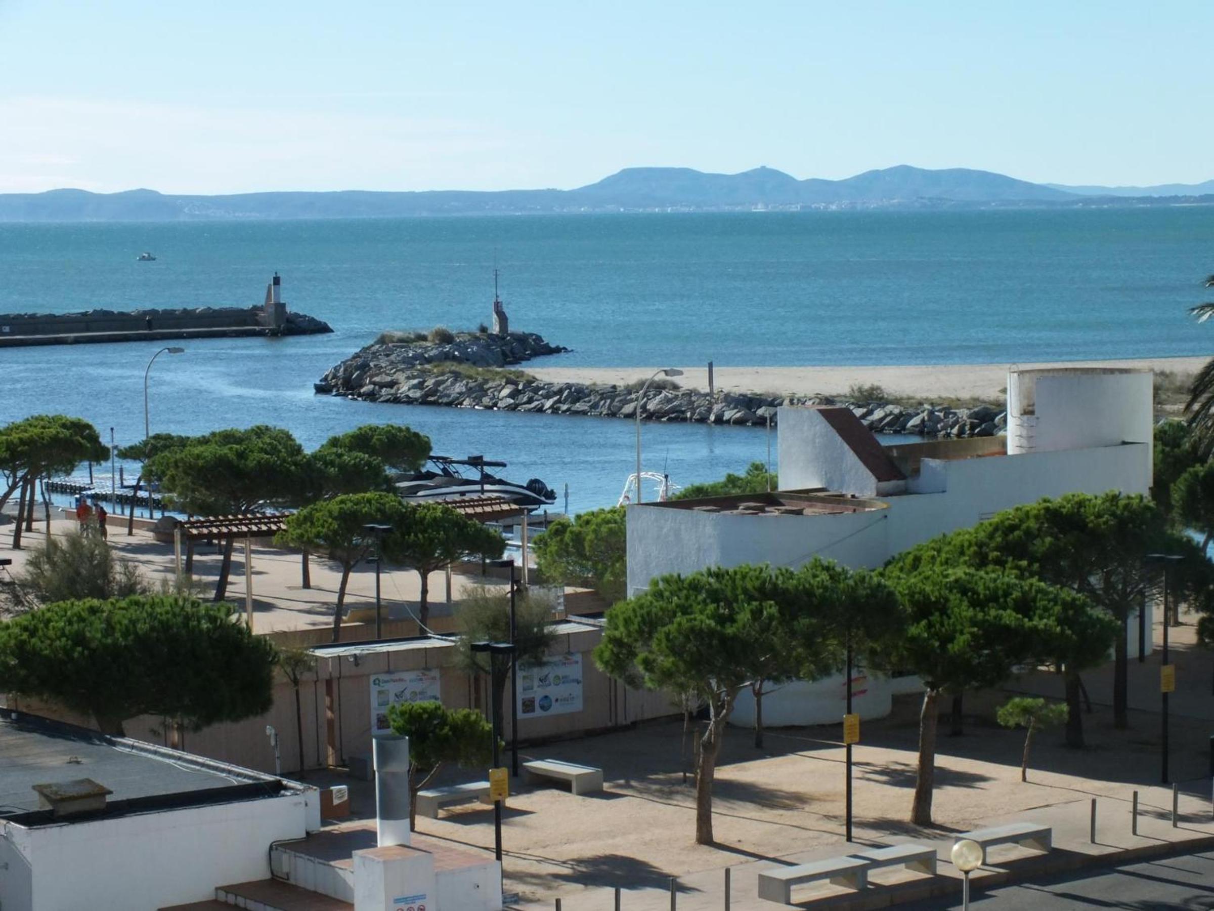 Apartamento en primera línea con piscina, terraza y TV, ideal para 4 personas - ES-204-19 view 5