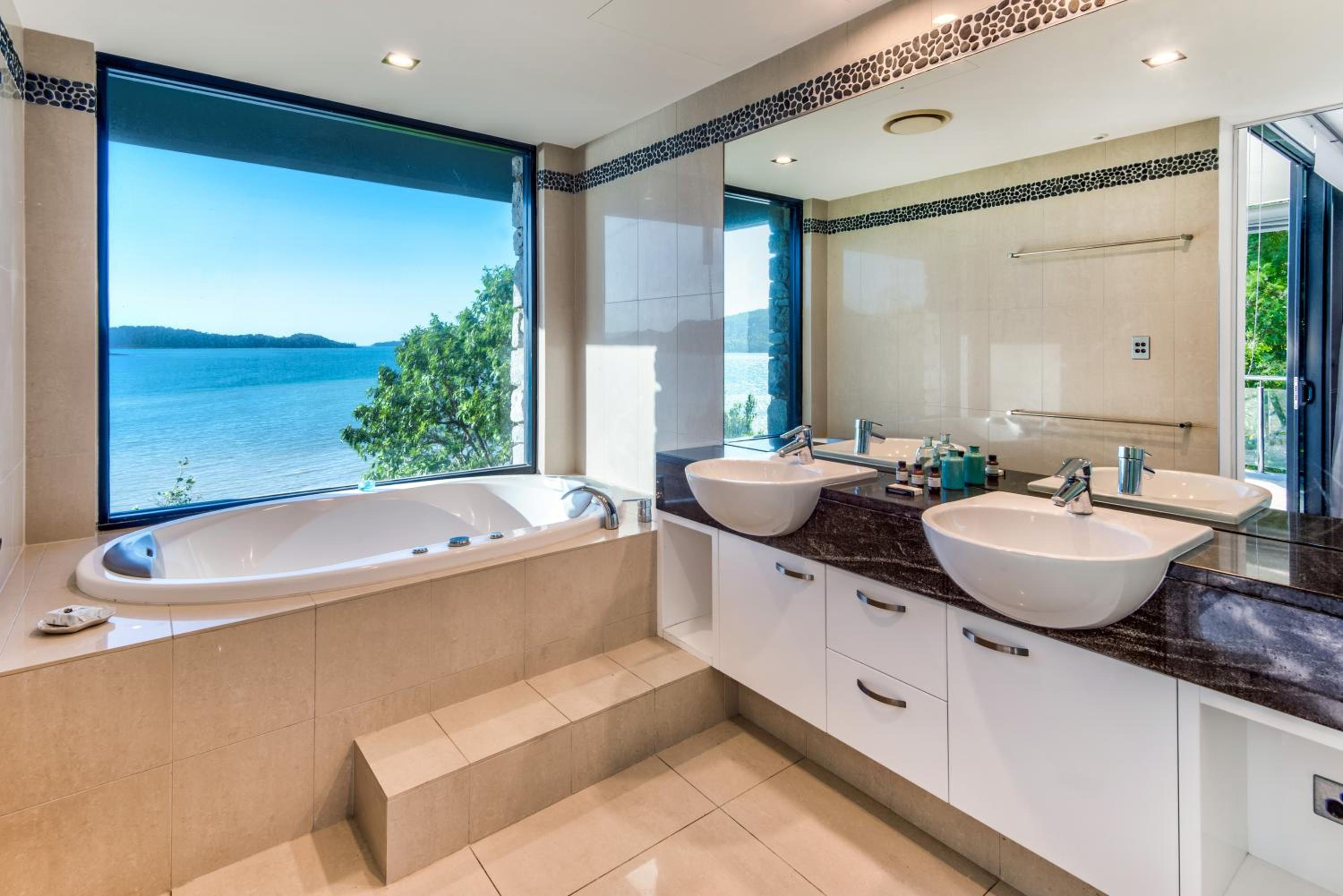 Edge Apartments on Hamilton Island by HIHA